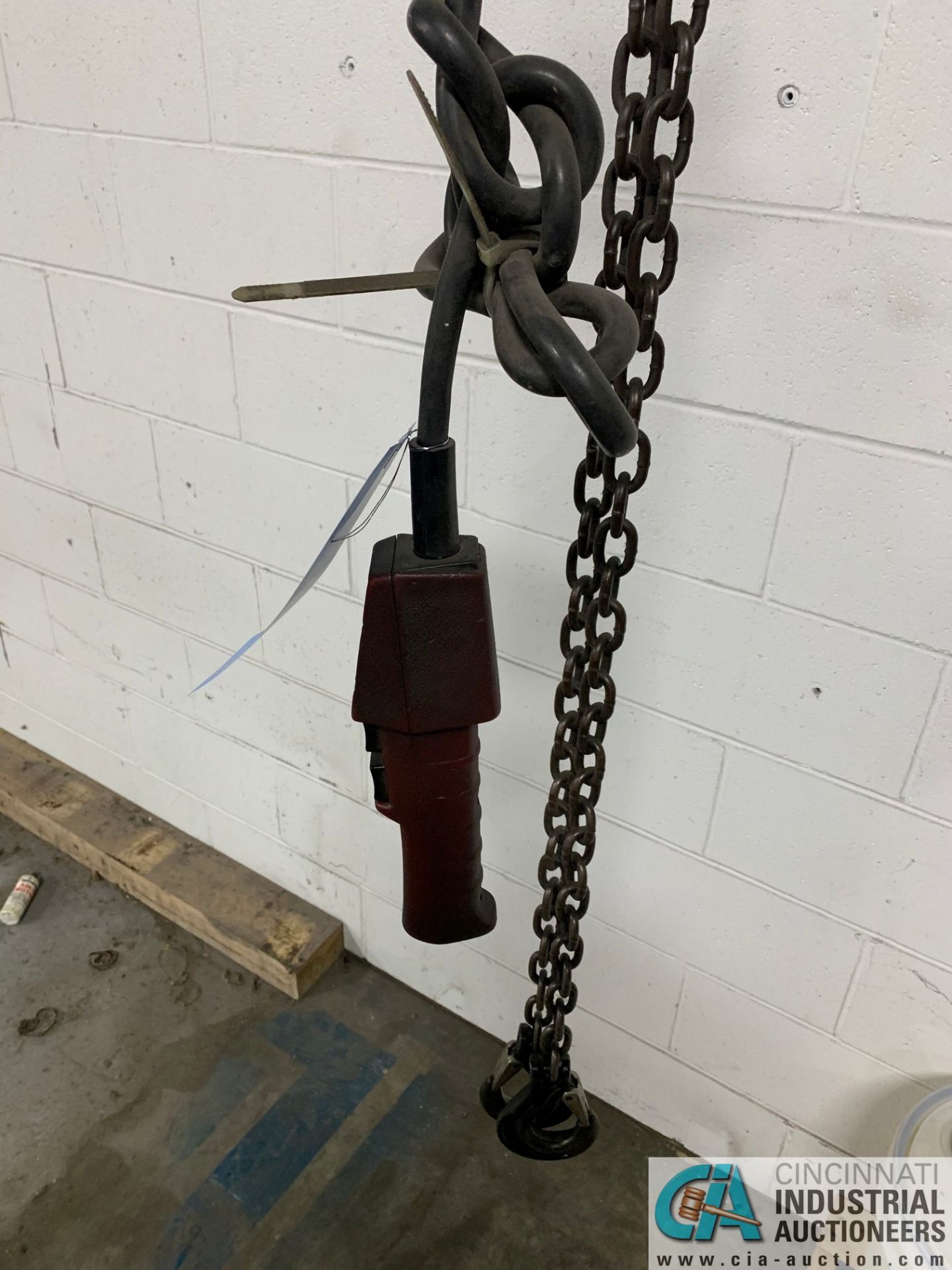 1/2 HP DAYTON PENDANT CONTROL CHAIN HOIST WITH TROLLEY - Image 2 of 2