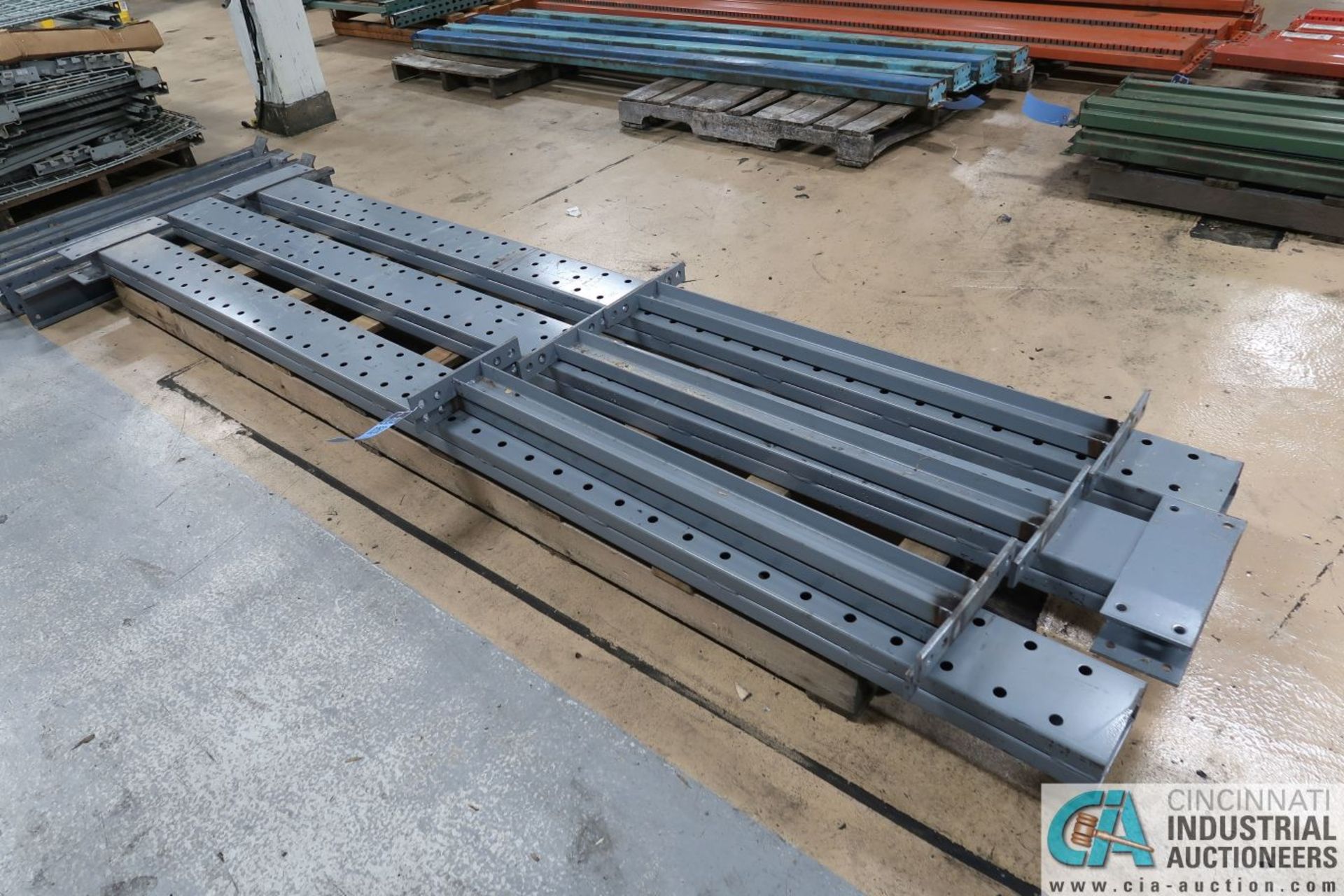 (LOT) DISASSEMBLED CANTILEVER RACK, (3) 10' UPRIGHTS WITH LEGS, (24) 36" ARMS