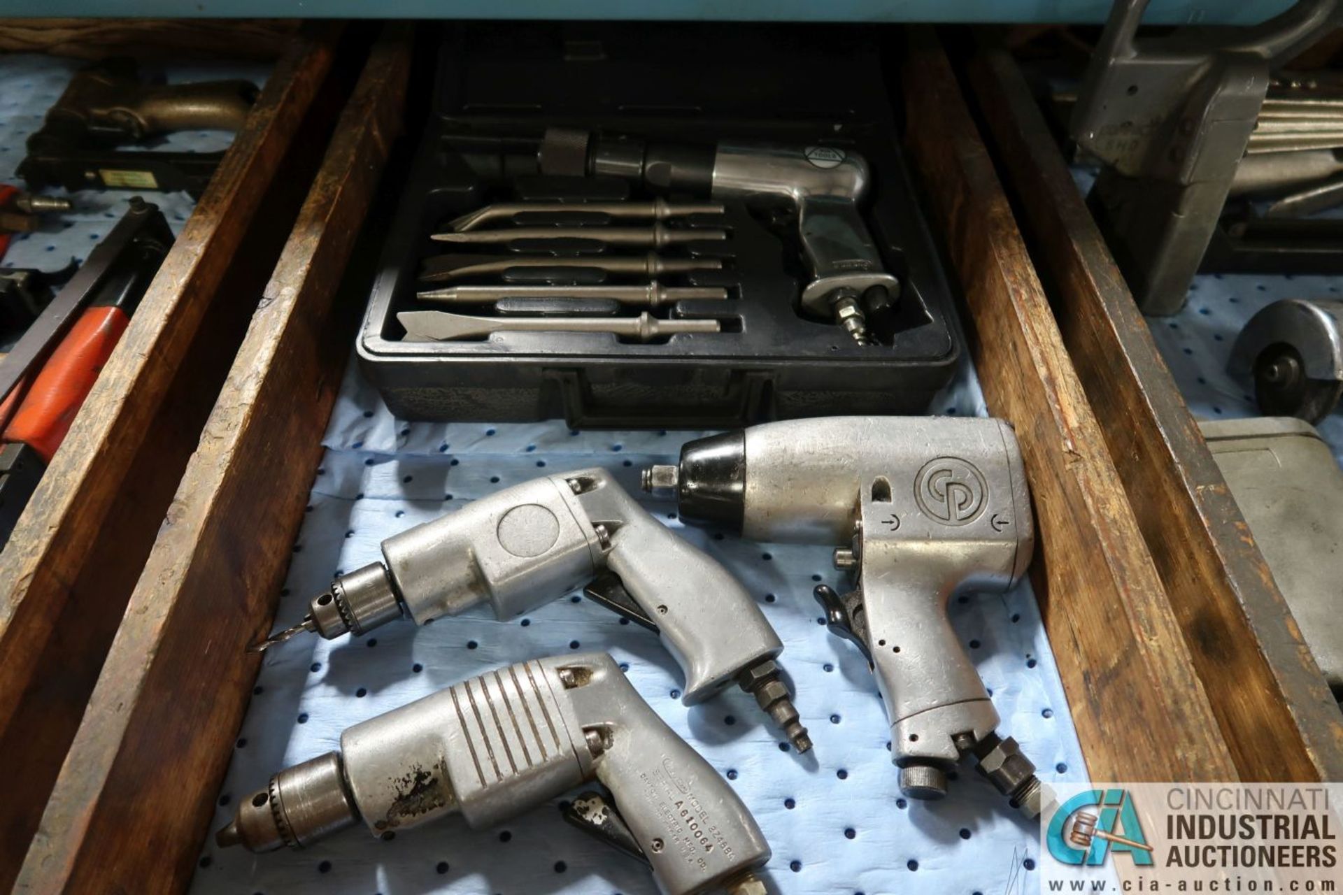 (LOT) MISCELLANEOUS PNEUMATIC HAND TOOLS