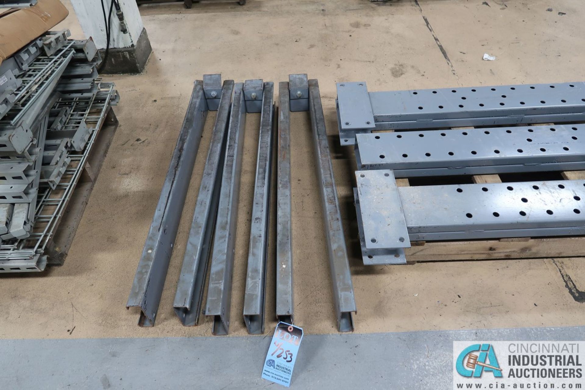 (LOT) DISASSEMBLED CANTILEVER RACK, (3) 10' UPRIGHTS WITH LEGS, (24) 36" ARMS - Image 2 of 3