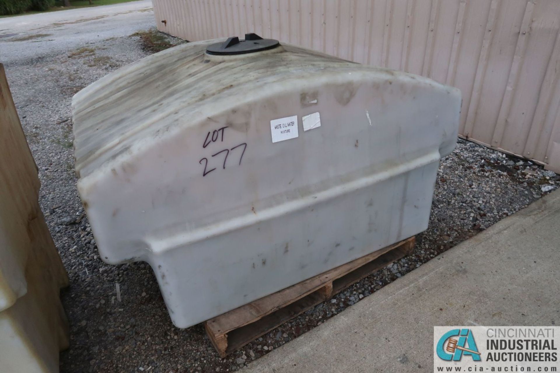 VARIOUS SIZE PLASTIC WASTE OIL TANKS - Image 3 of 6