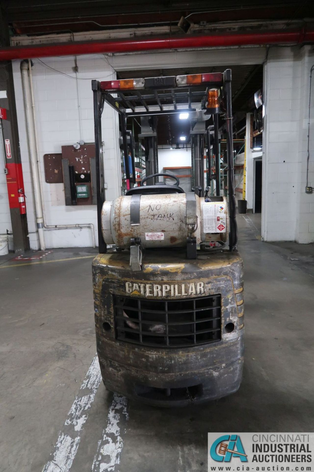 3,000 LB. CAPACITY CATERPILLAR MODEL GC15 LP GAS SOLID TIRE LIFT TRUCK; S/N 2EM00645, SIDE SHIFT, - Image 11 of 15