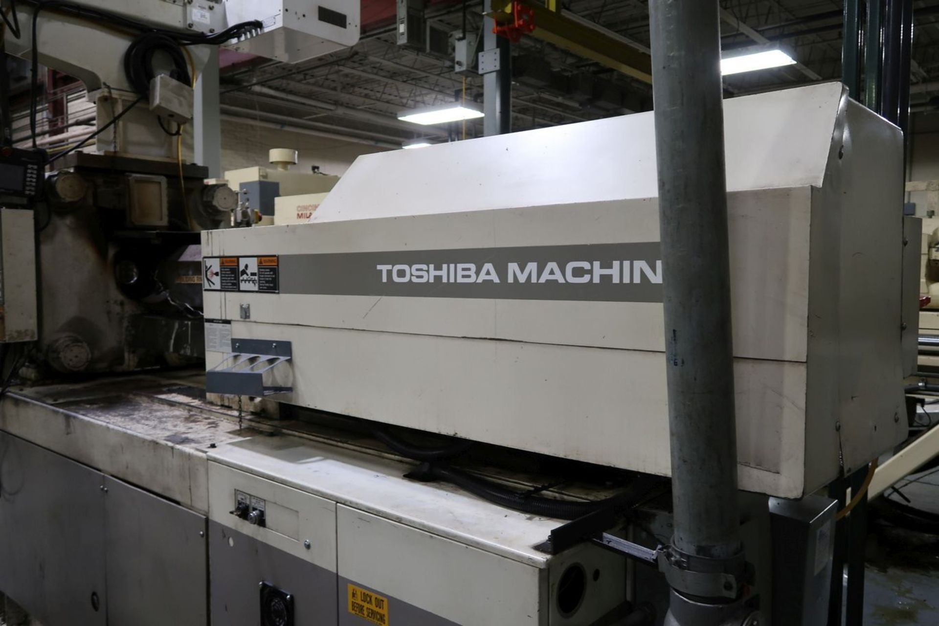 250-TON X 16-OZ. TOSHIBA MODEL SG250VC-10A PLASTIC INJECTION MOLDING MACHINE (1997) - Image 9 of 19