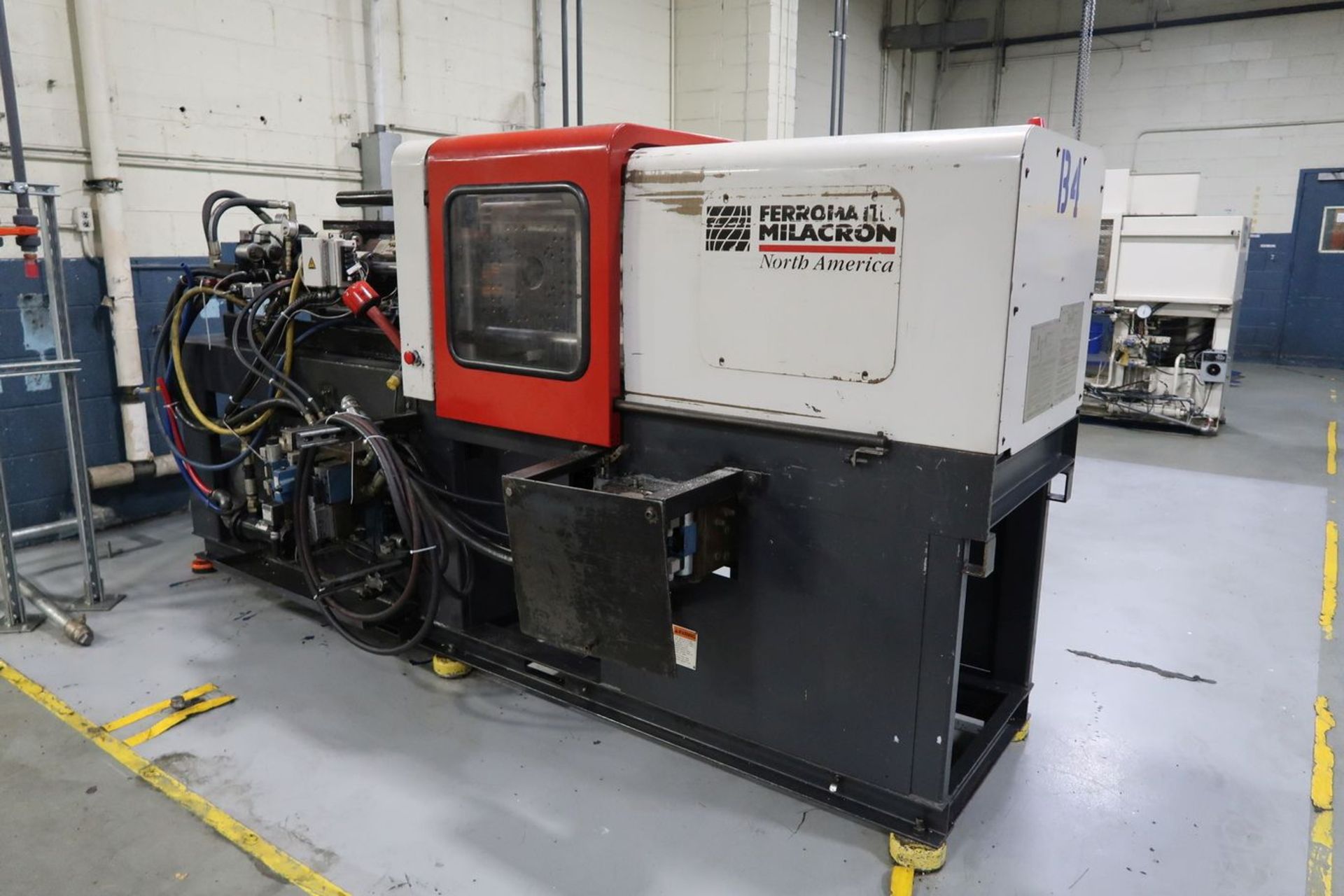 55-TON X 1.08-OZ. CINCINNATI MODEL VV55-108 PLASTIC INJECTION MOLDING MACHINE (2000) - Image 3 of 19