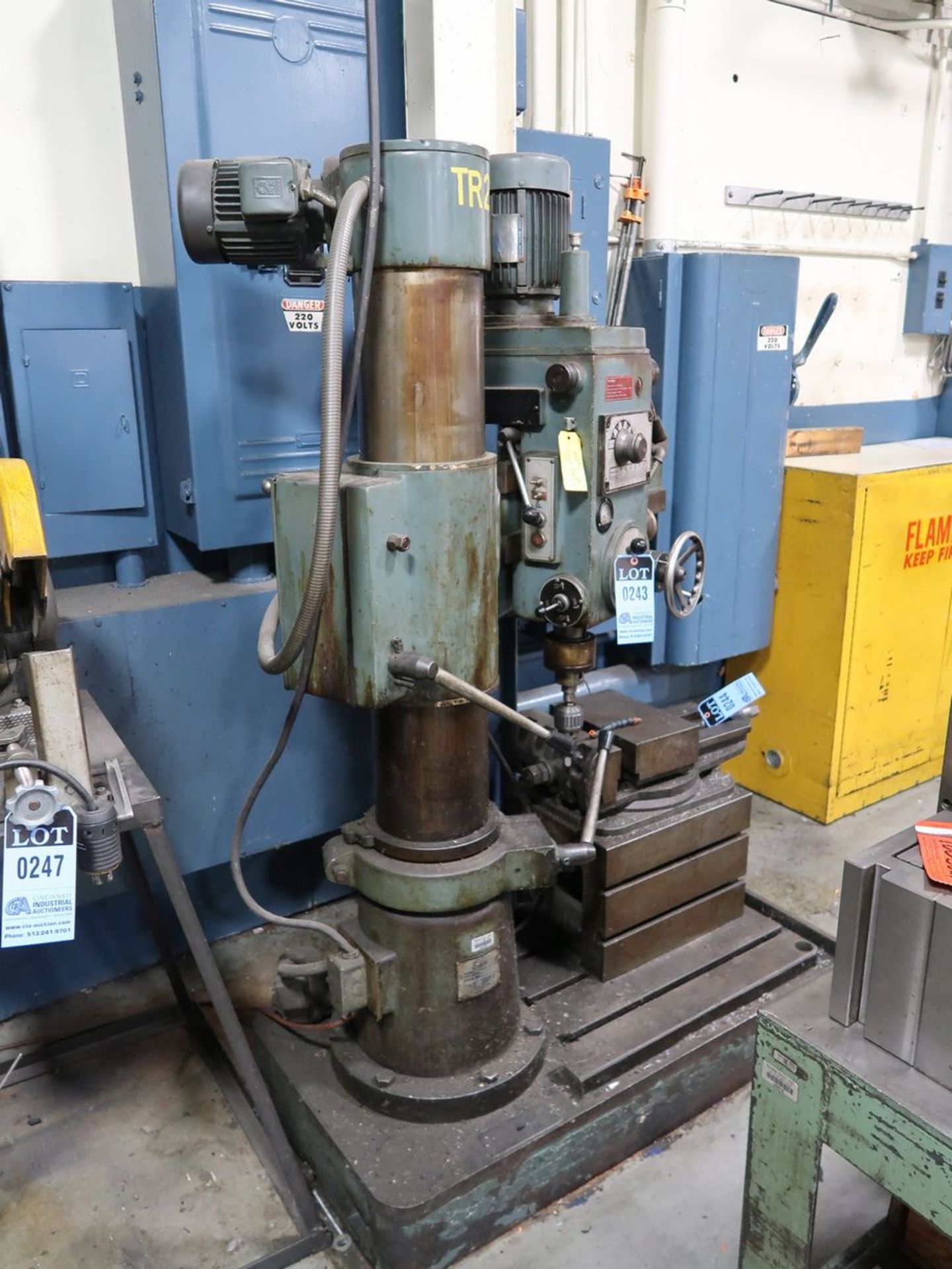 32" ARM X 8" COL. MFG. UNKNOWN RADIAL ARM DRILL; S/N N/A - Image 2 of 9