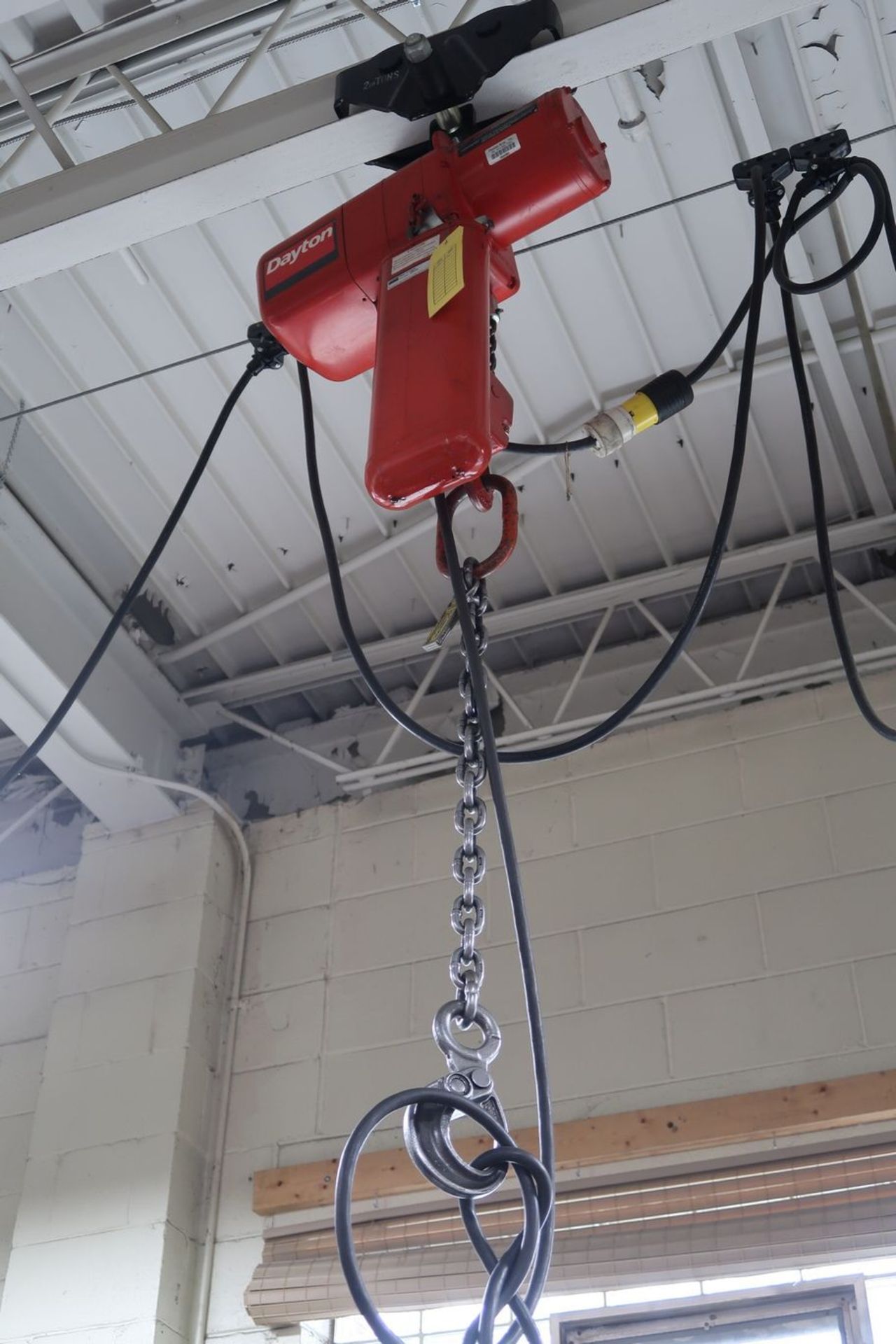 2-TON DAYTON ELECTRIC CHAIN HOIST W/ PENDANT