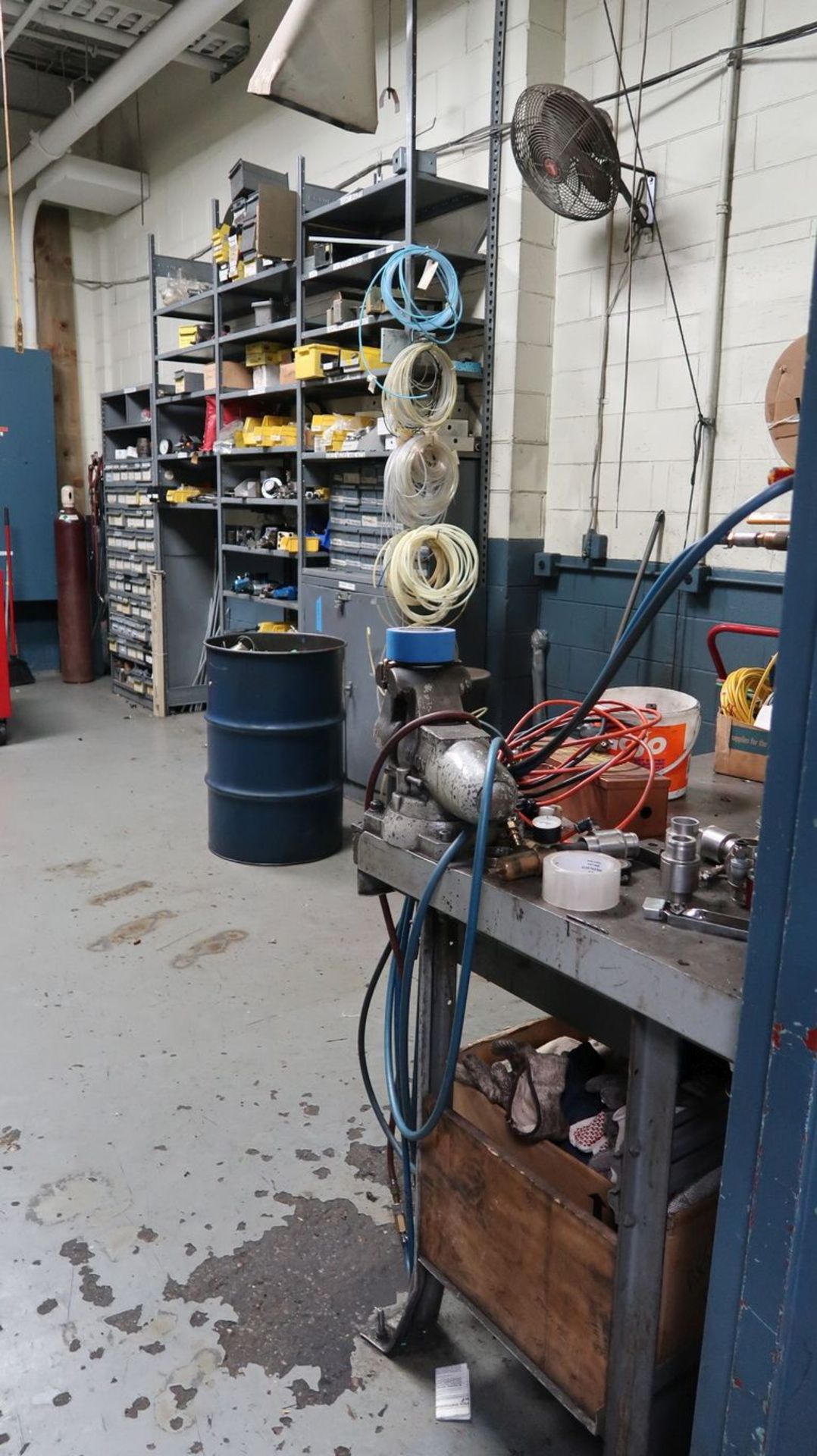 (LOT) CONTENTS OF MAINTENANCE ROOM INCLUDING LIGHTING, HYDRAULIC HOSE, HARDWARE, CONNECTORS,