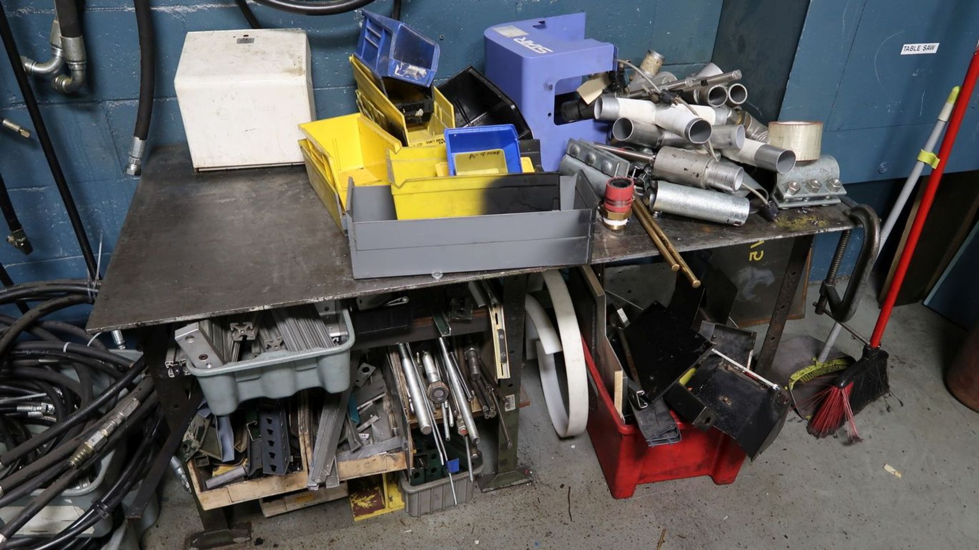 (LOT) CONTENTS OF MAINTENANCE ROOM INCLUDING LIGHTING, HYDRAULIC HOSE, HARDWARE, CONNECTORS, - Image 12 of 18