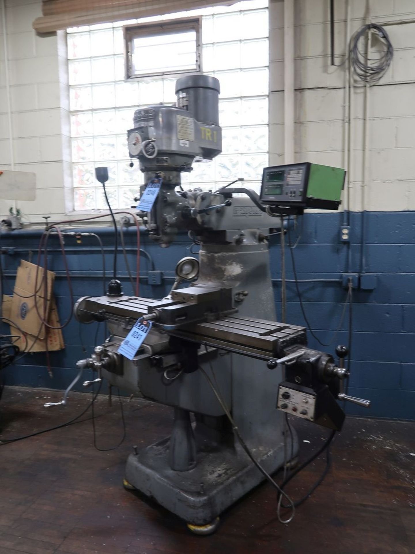 1-1/2 HP BRIDGEPORT VERTICAL MILLING MACHINE; S/N 162648, W/ MITUTOYO DRO - Image 2 of 9