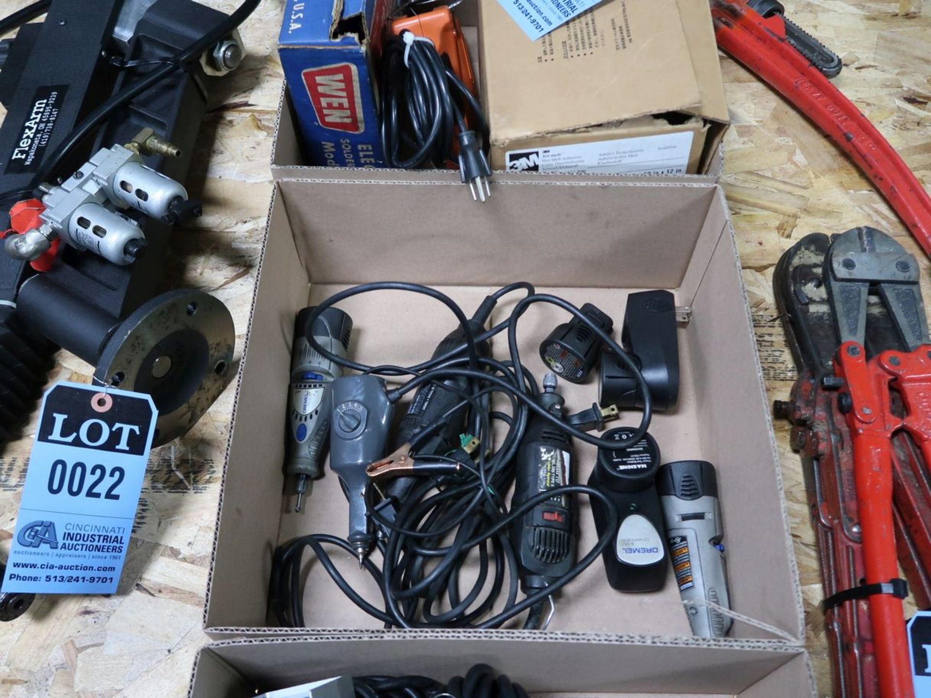 (LOT) ELECTRIC AND CORDLESS DREMEL GRINDERS