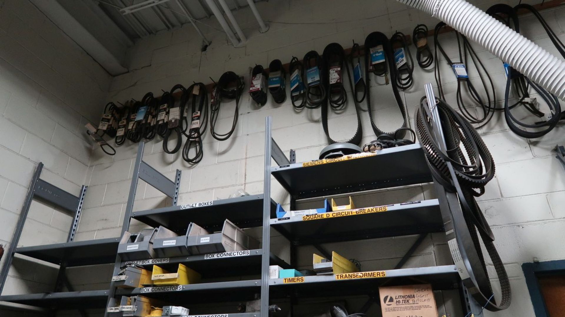 (LOT) CONTENTS OF MAINTENANCE ROOM INCLUDING LIGHTING, HYDRAULIC HOSE, HARDWARE, CONNECTORS, - Image 16 of 18