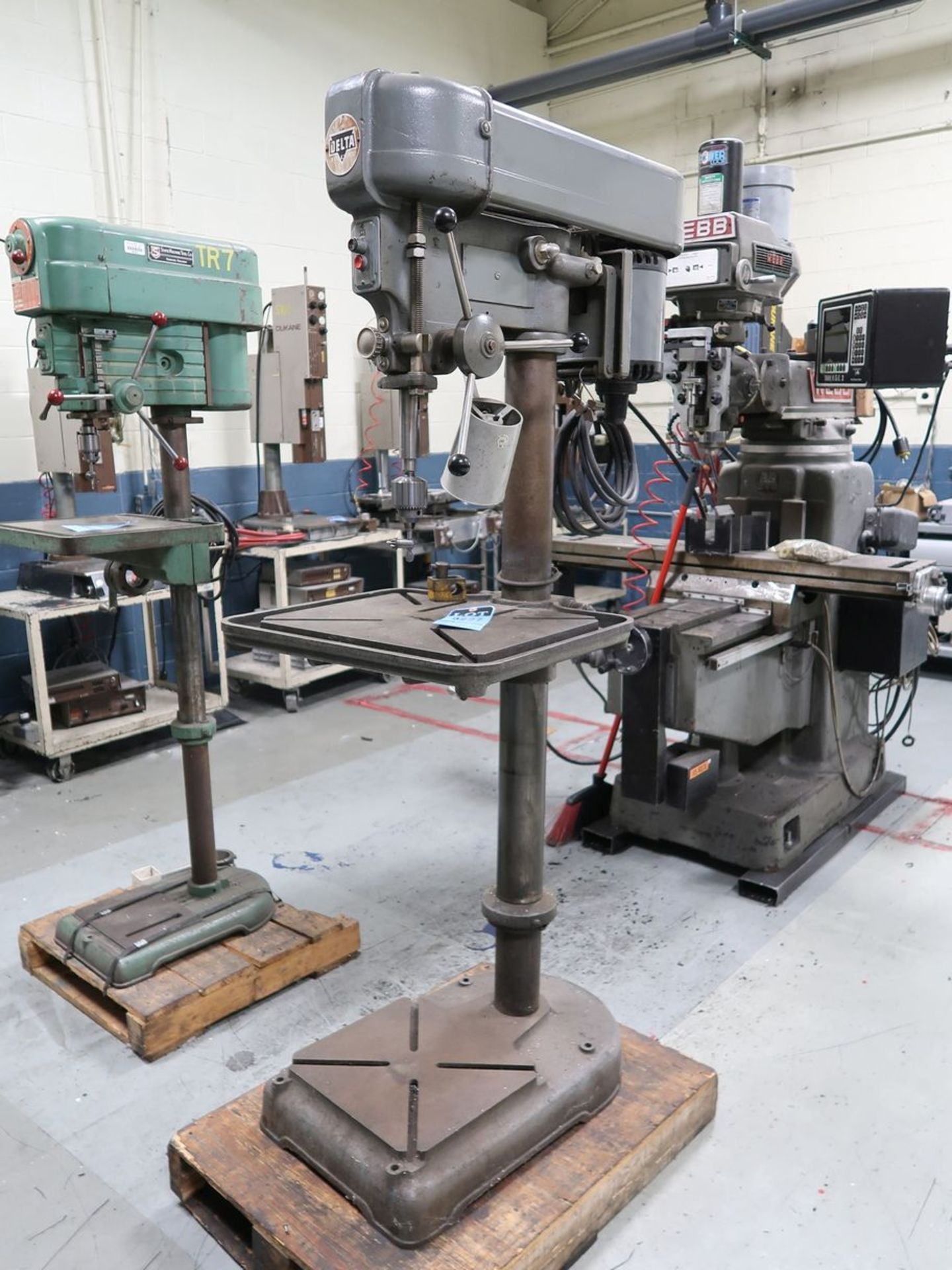 20" DELTA MODEL 70-400 PEDESTAL DRILL PRESS; S/N 1386052