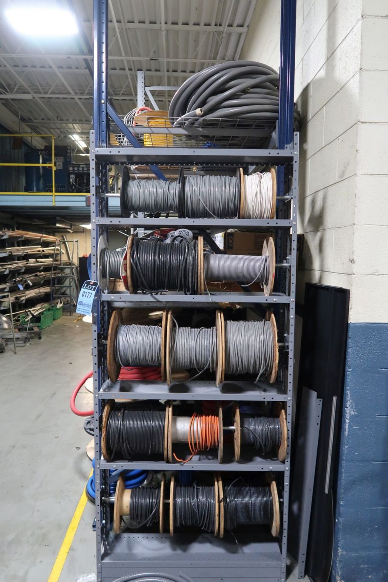 (LOT) WIRE WITH RACK