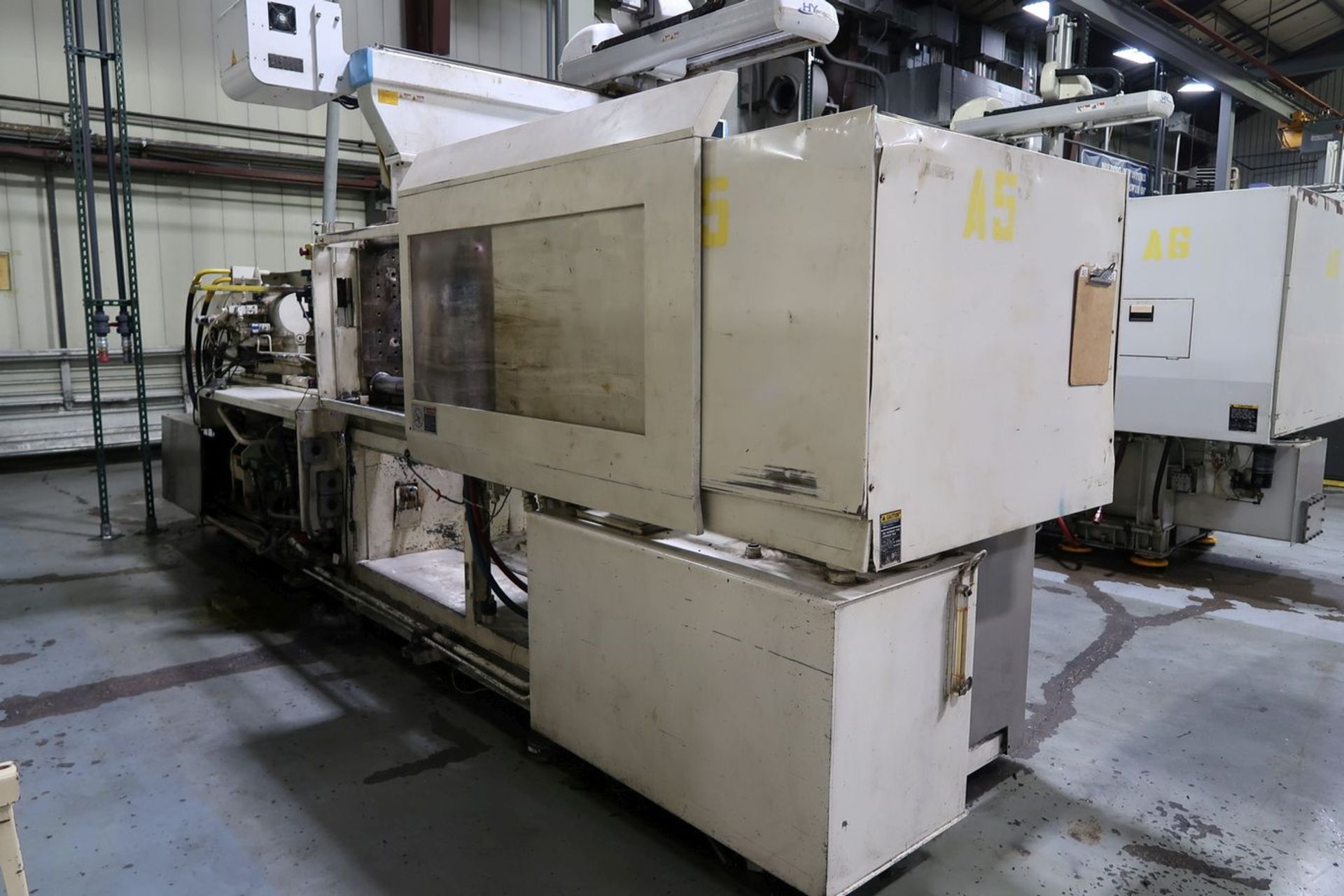 250-TON X 16-OZ. TOSHIBA MODEL SG250VC-10A PLASTIC INJECTION MOLDING MACHINE (1997) - Image 4 of 19