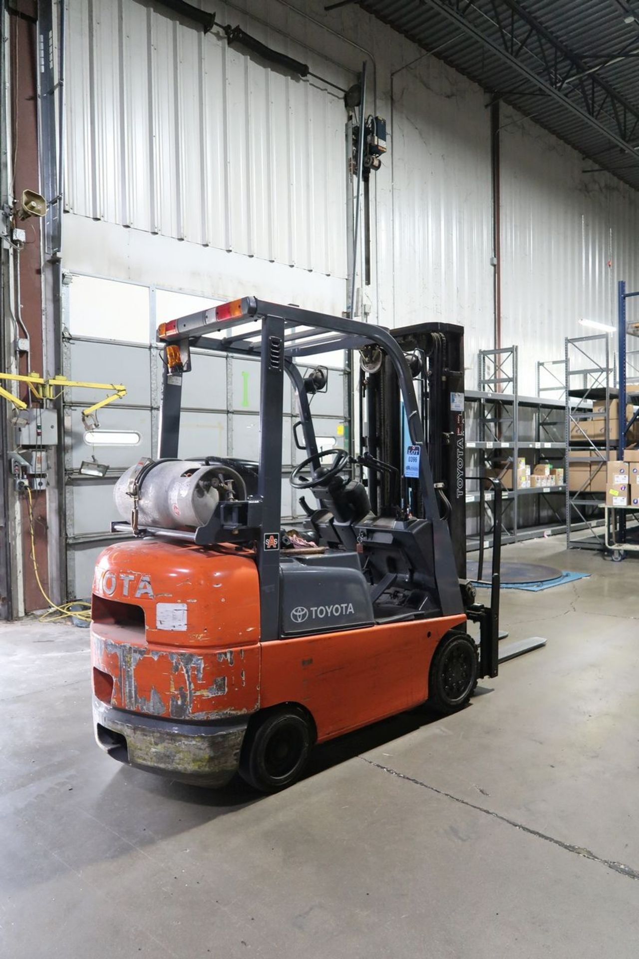 **3,500 LB. TOYOTA MODEL 7FGCSU20 LP GAS SOLID TIRE LIFT TRUCK; S/N 66110-0338, 3-STAGE MAST, 82" - Image 3 of 8