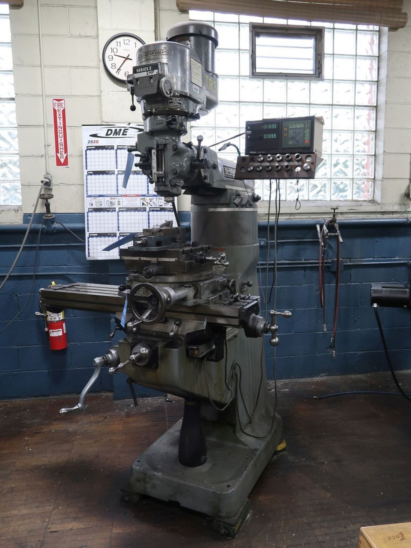 2-HP BRIDGEPORT SERIES I VERTICAL MILLING MACHINE; S/N 241116, W/ MITUTOYO LINEAR AXIS DRO - Image 2 of 8