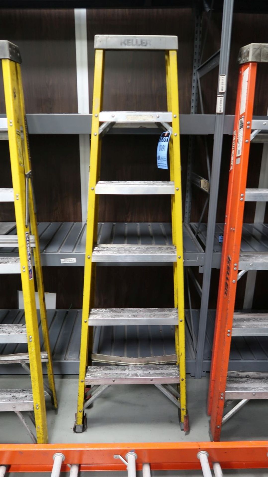 6' KELLER FIBERGLASS LADDER