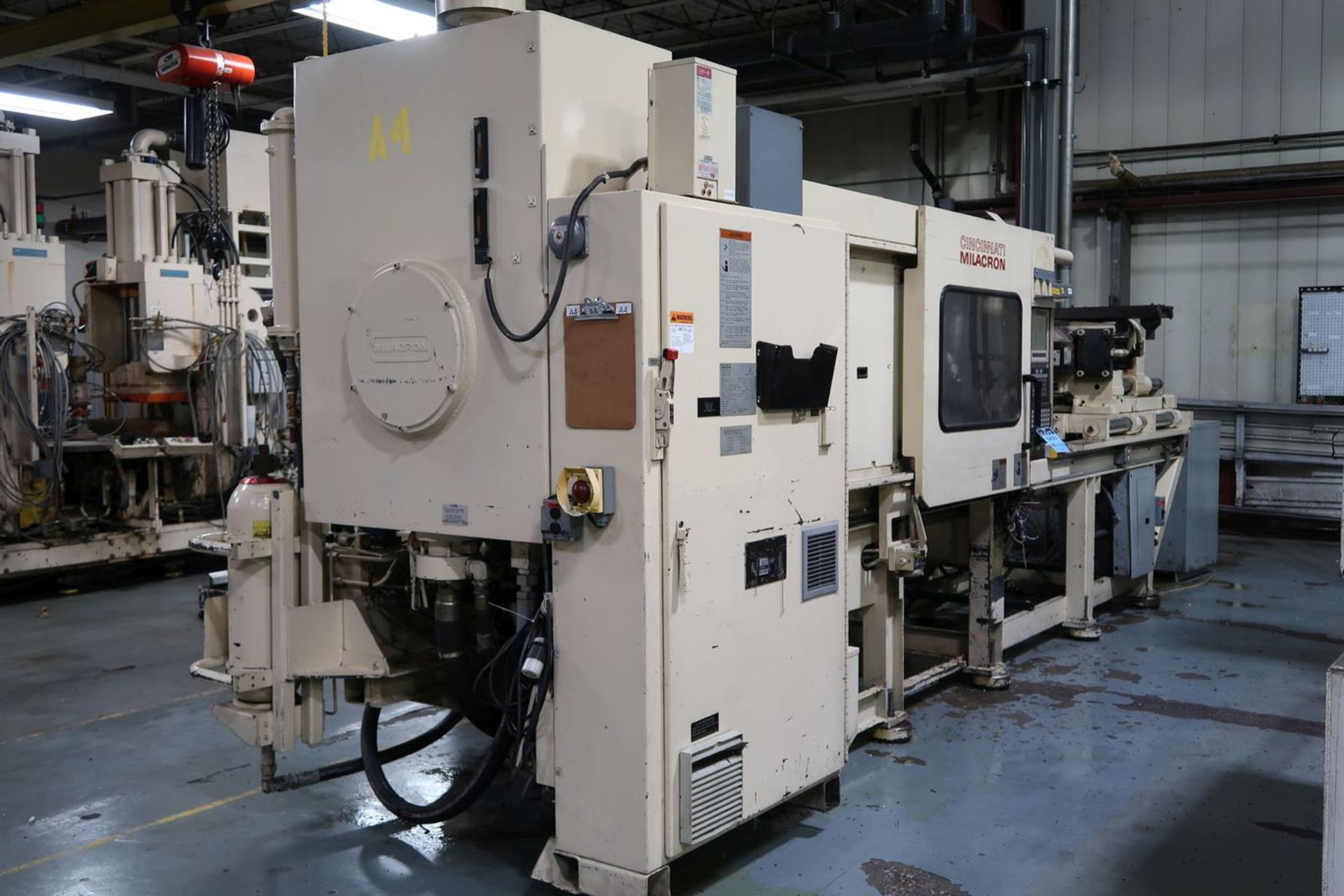 250-TON X 34-OZ. CINCINNATI MODEL MH250-34 PLASTIC INJECTION MOLDING MACHINE (1996)