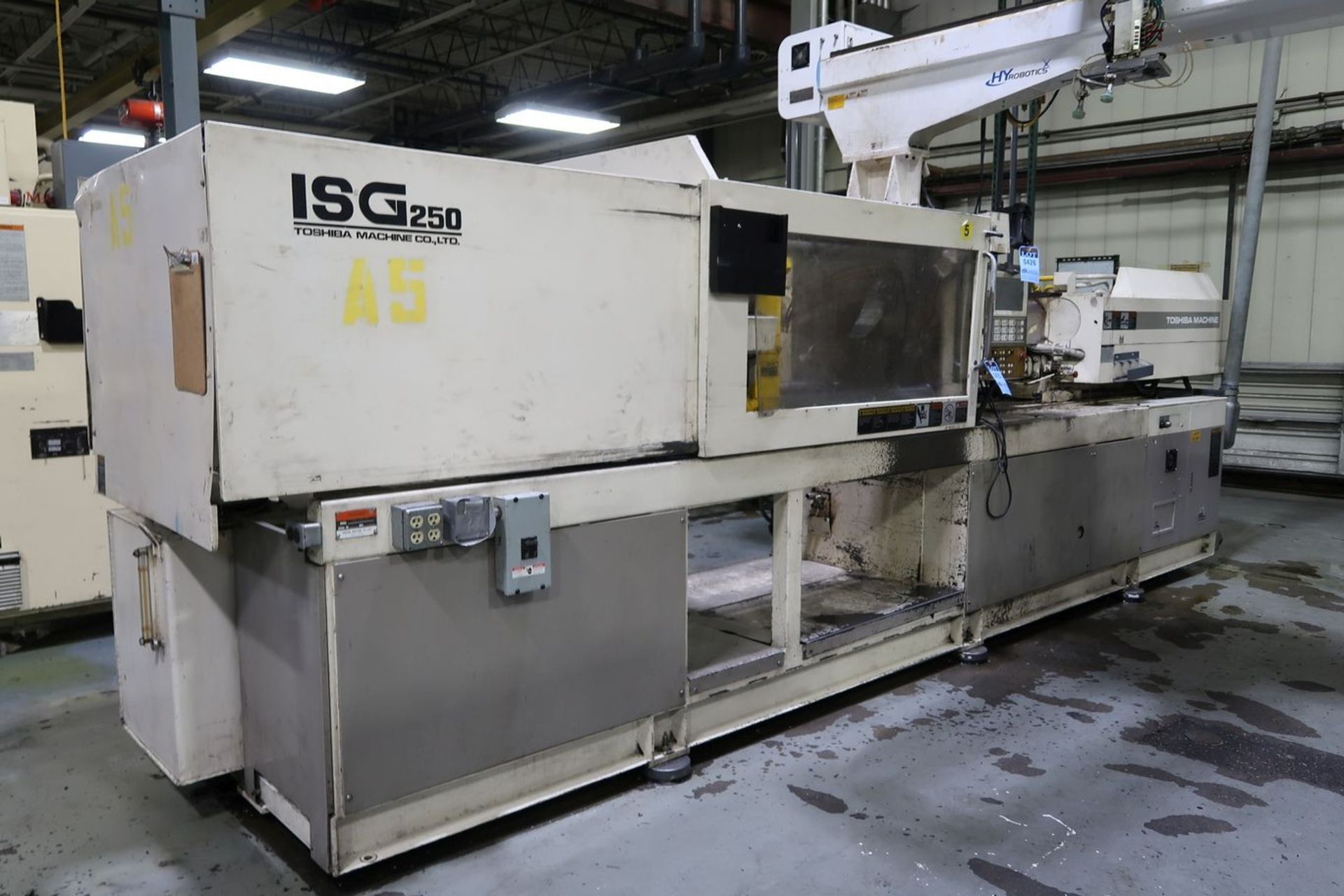 250-TON X 16-OZ. TOSHIBA MODEL SG250VC-10A PLASTIC INJECTION MOLDING MACHINE (1997)