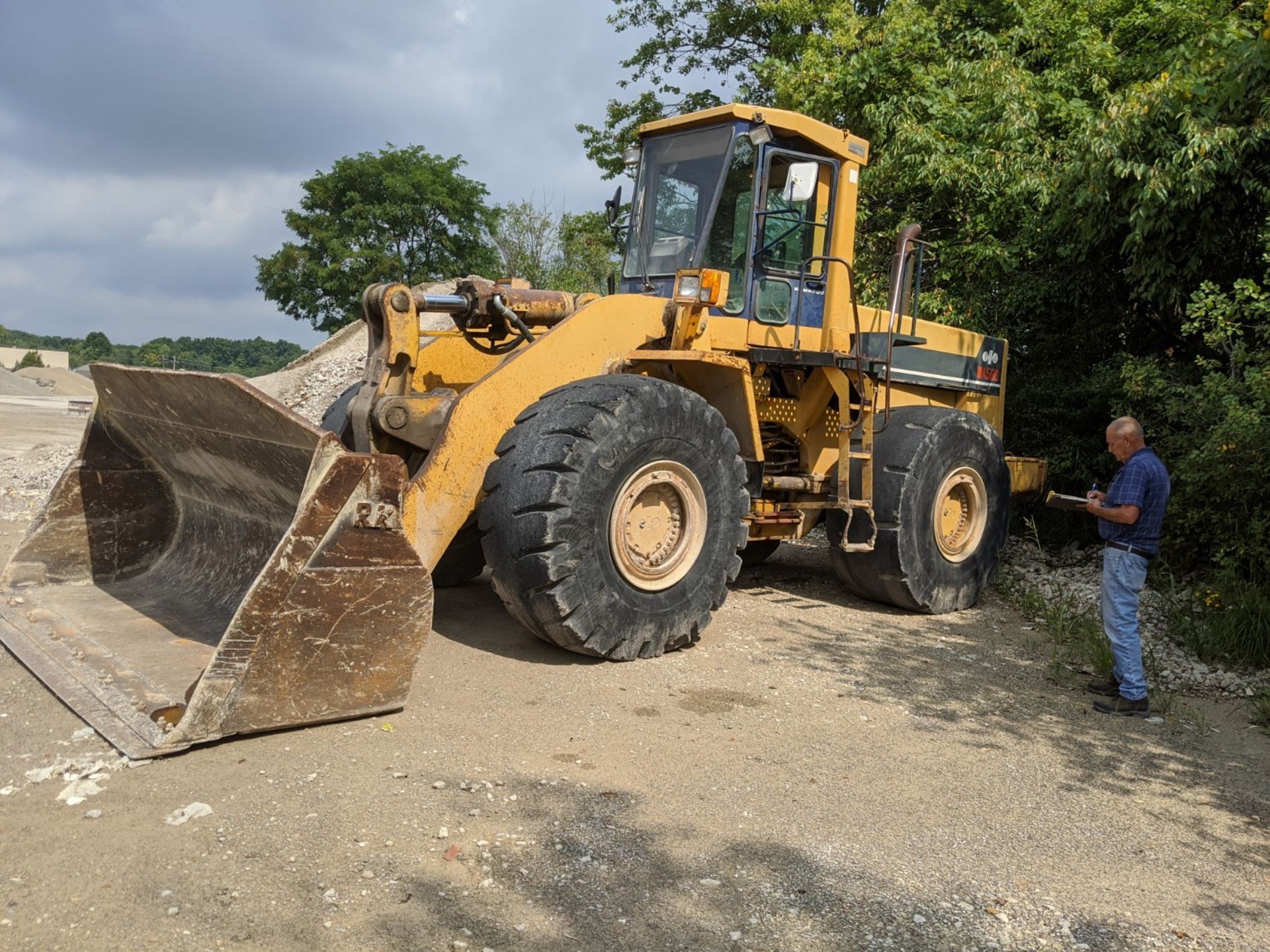 KOMATSU MODEL WA500 RUBBER TIRE WHEEL LOADER; S/N A20650, 10' BUCKET **10509 Kinsman Rd., Newbury, - Image 3 of 4