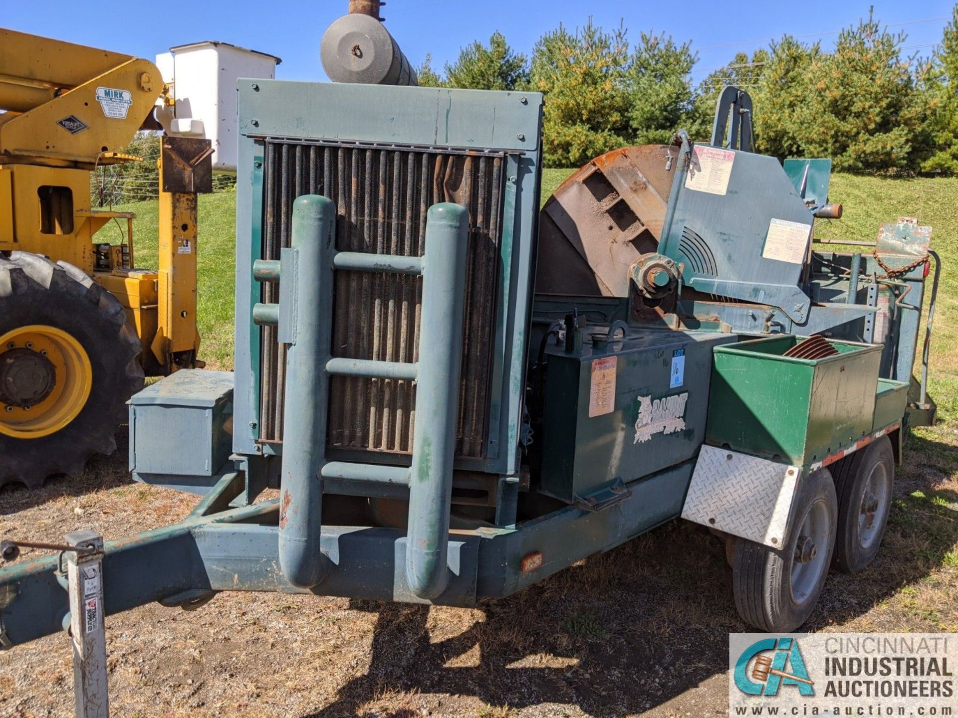 BANDIT MODEL 280XP WOOD CHIPPER; 34" X 64" CHUTE, PINTLE HITCH, TANDEM AXLE, 2407 HOURS, OUT OF - Image 2 of 9