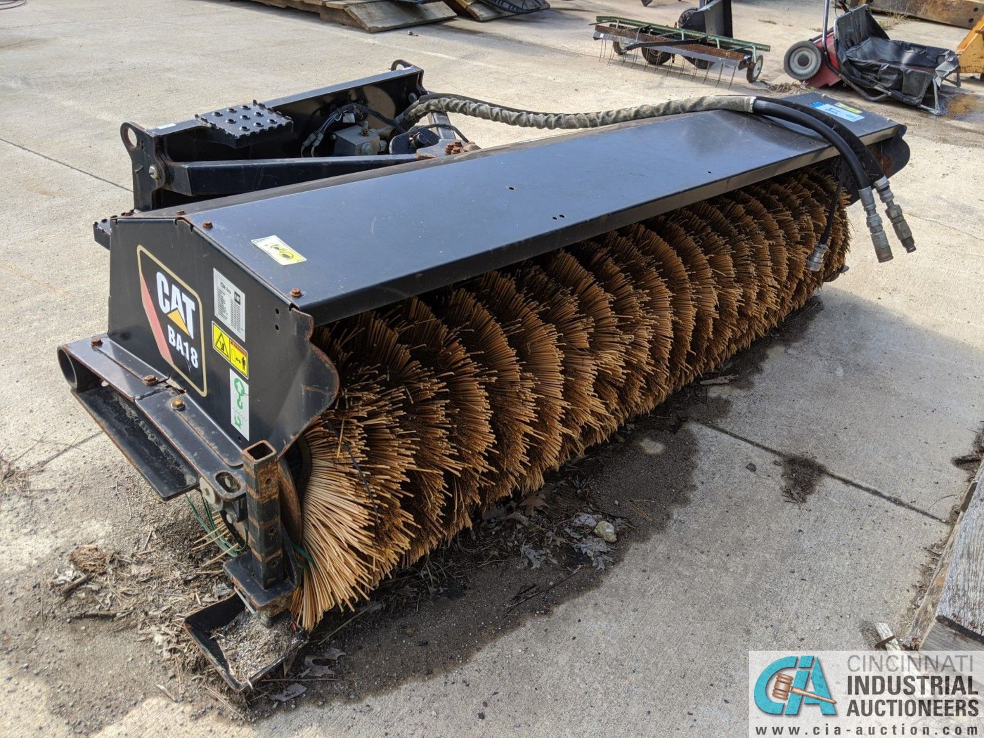 84" WIDE CAT BA18 HYDRAULIC SWEEPER ATTACHMENT; S/N AZN02133 (220 Blackbrook Rd., Painsville, OH - Image 3 of 4