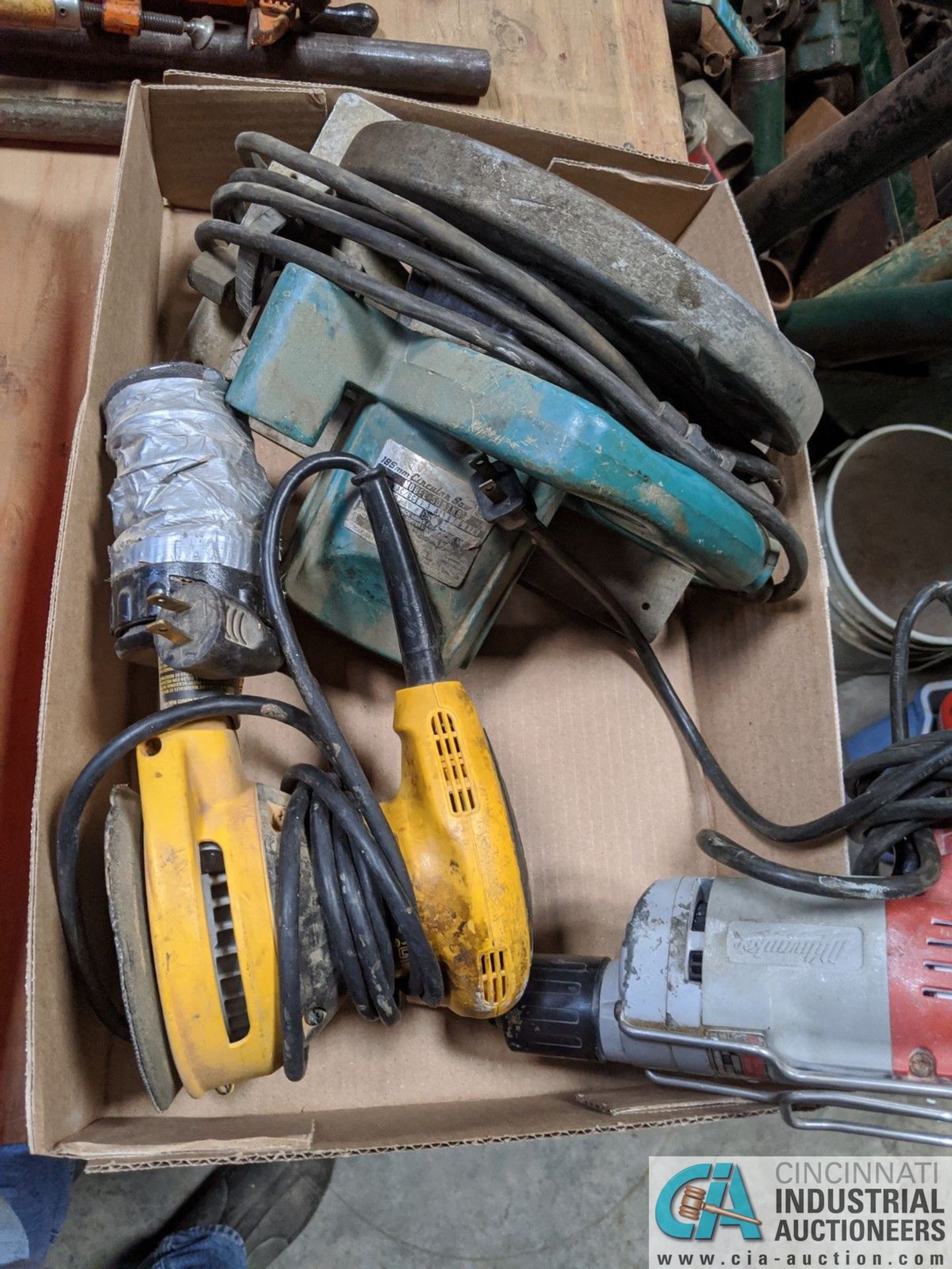 (LOT) ELECTRIC TOOLS: BOSCH 1273 BELT SANDER, DEWALT SANDER, 1/2" DEWALT IMPACT, DEWALT & RYOBI - Image 5 of 5