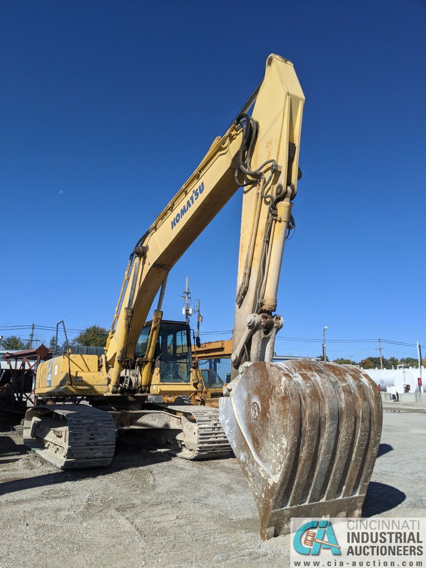 KOMATSU MODEL PC400U EXCAVATOR; S/N 50254, 56" BUCKET, MAINTENANCE RECORDS SHOS 8,715 HOURS IN MAY - Image 2 of 14