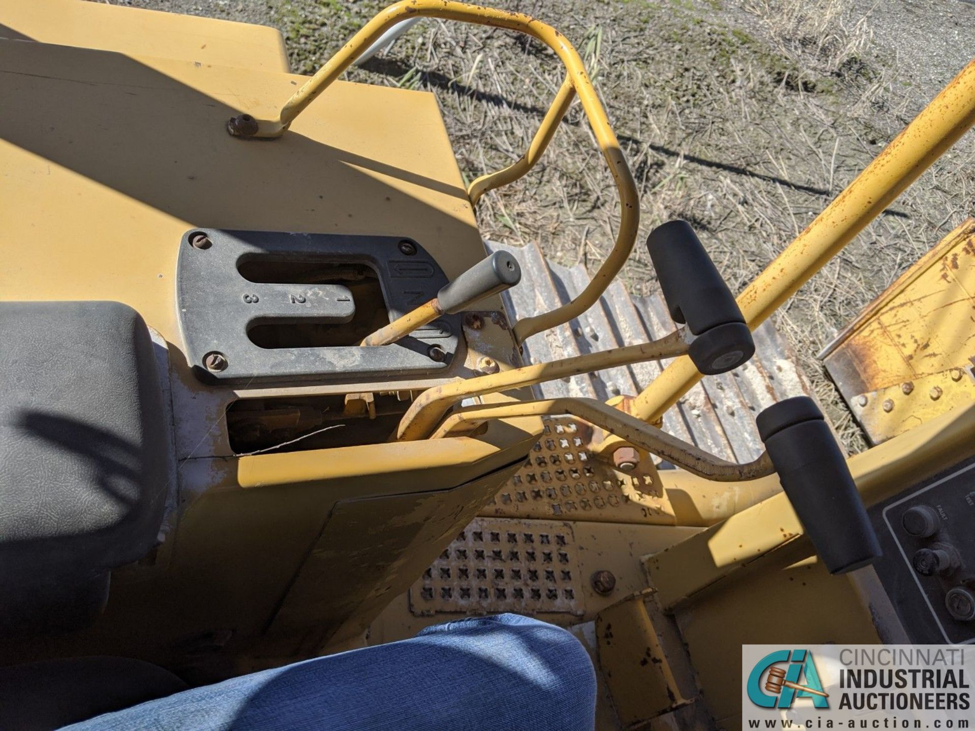 1993 CATERPILLAR MODEL D5H INCLINE TRACK CRAWLER DOZER; S/N 12Z48432, ENGINE NO. 3304, PRODUCT ID - Image 10 of 13