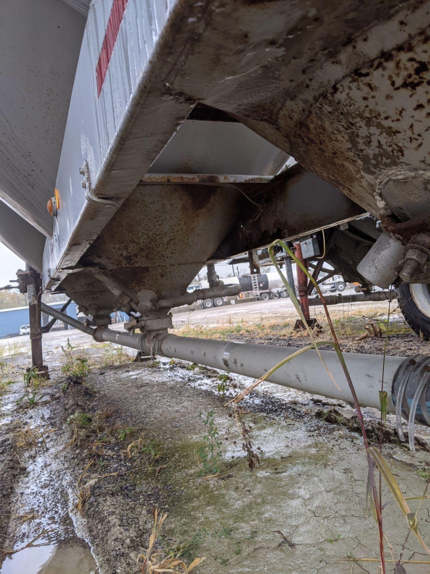 1985 FRUEHAUF BULT TANKER TRAILER; S/N 1H4B04129FK000302 **1 Williams Street, Grand River, OH - Image 14 of 14