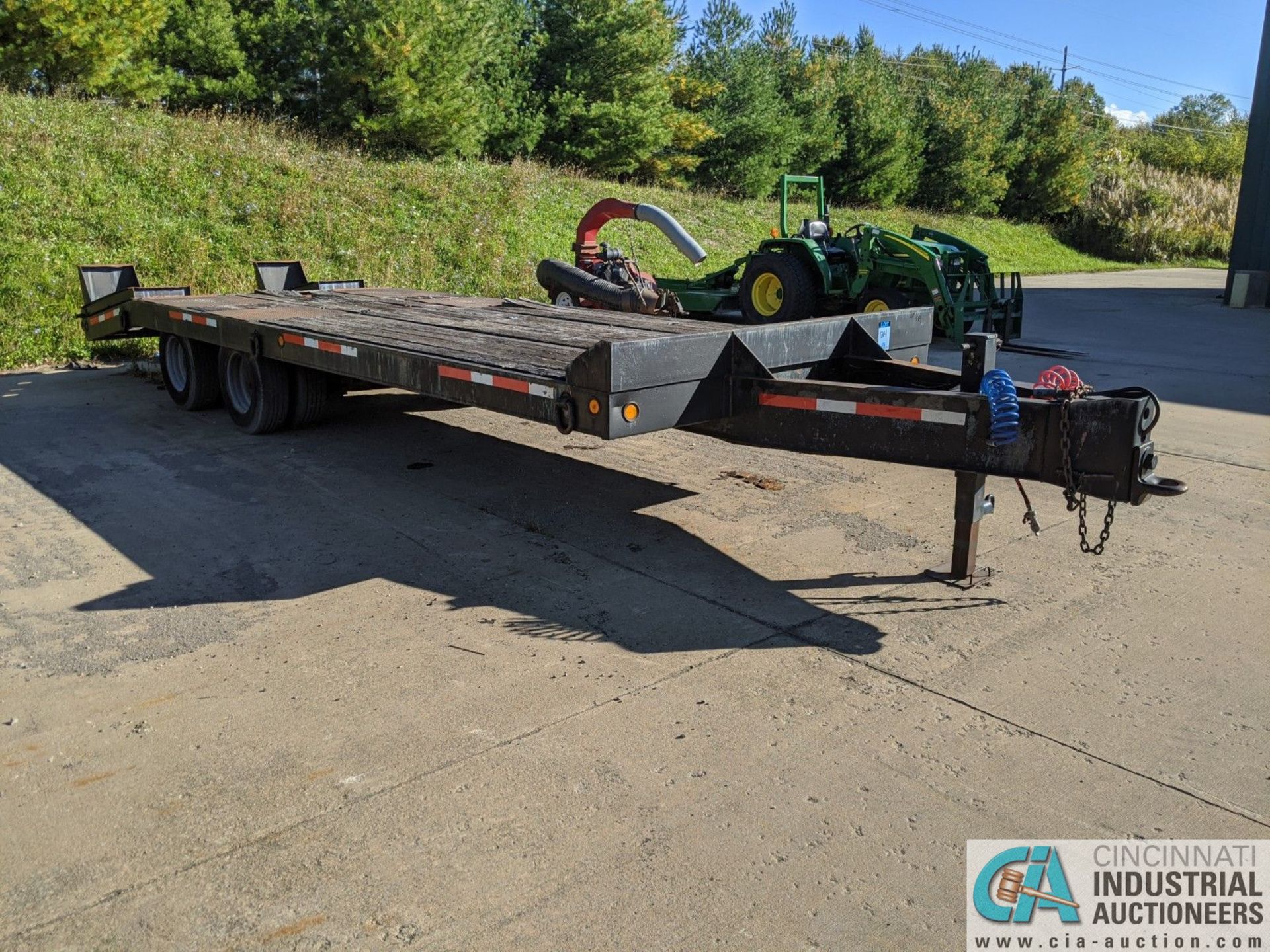 1998 - 25-TON (APPROX.) TANDEM AXLE EQUIPMENT TRAILER; VIN #112HTN304WL052180, 8' WIDE X 19' LONG - Image 2 of 7