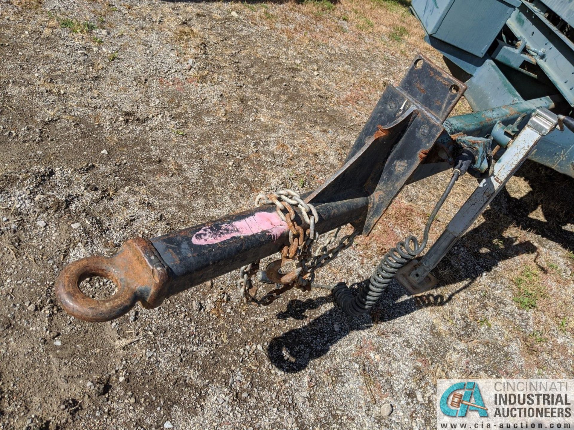 BANDIT MODEL 280XP WOOD CHIPPER; 34" X 64" CHUTE, PINTLE HITCH, TANDEM AXLE, 2407 HOURS, OUT OF - Image 8 of 9