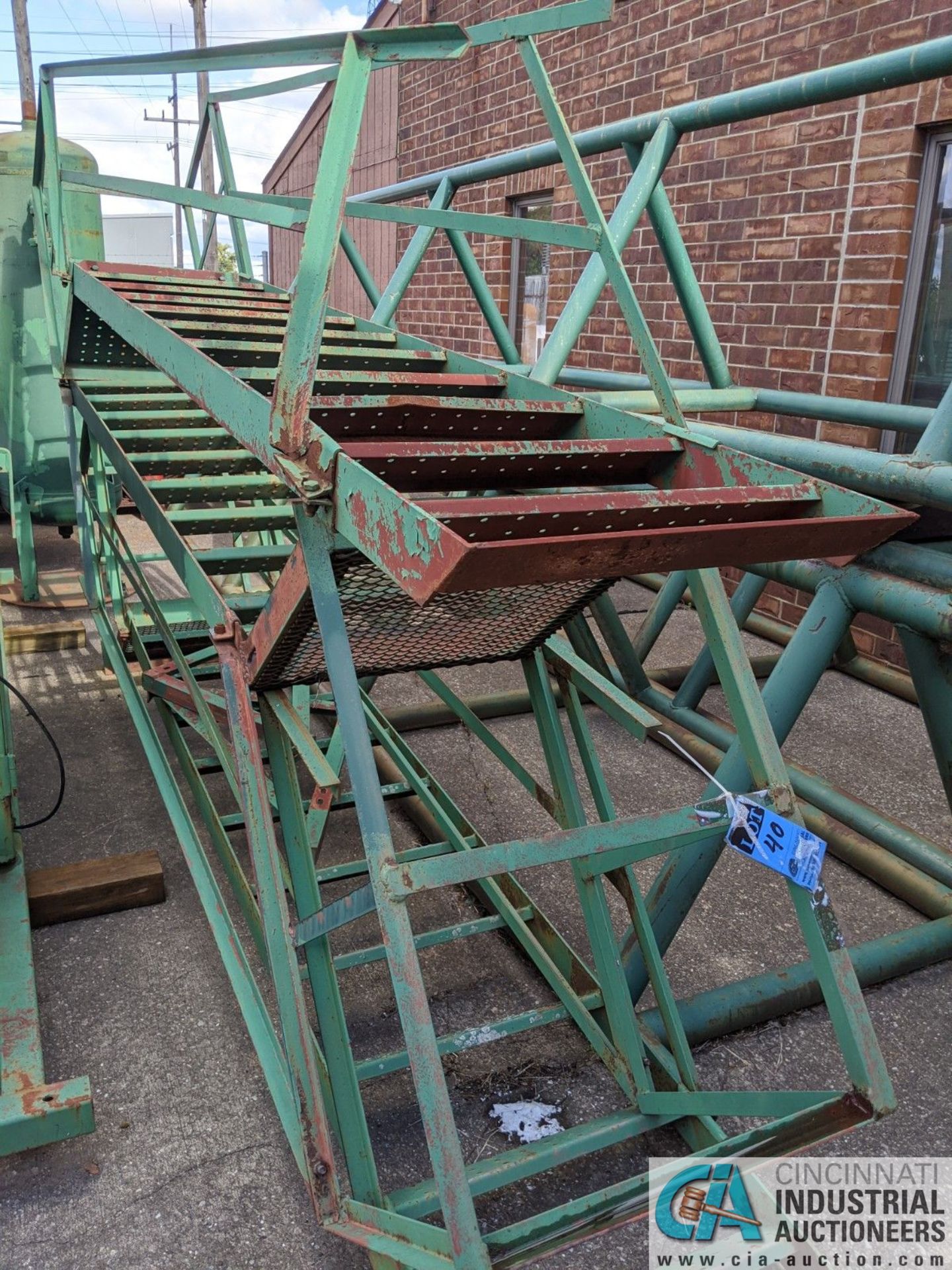 (LOT) STEEL FRAME STEPS; APPROX. 10' LONG (8635 East Ave., Mentor, OH 44060 - John Magnasum: 440-