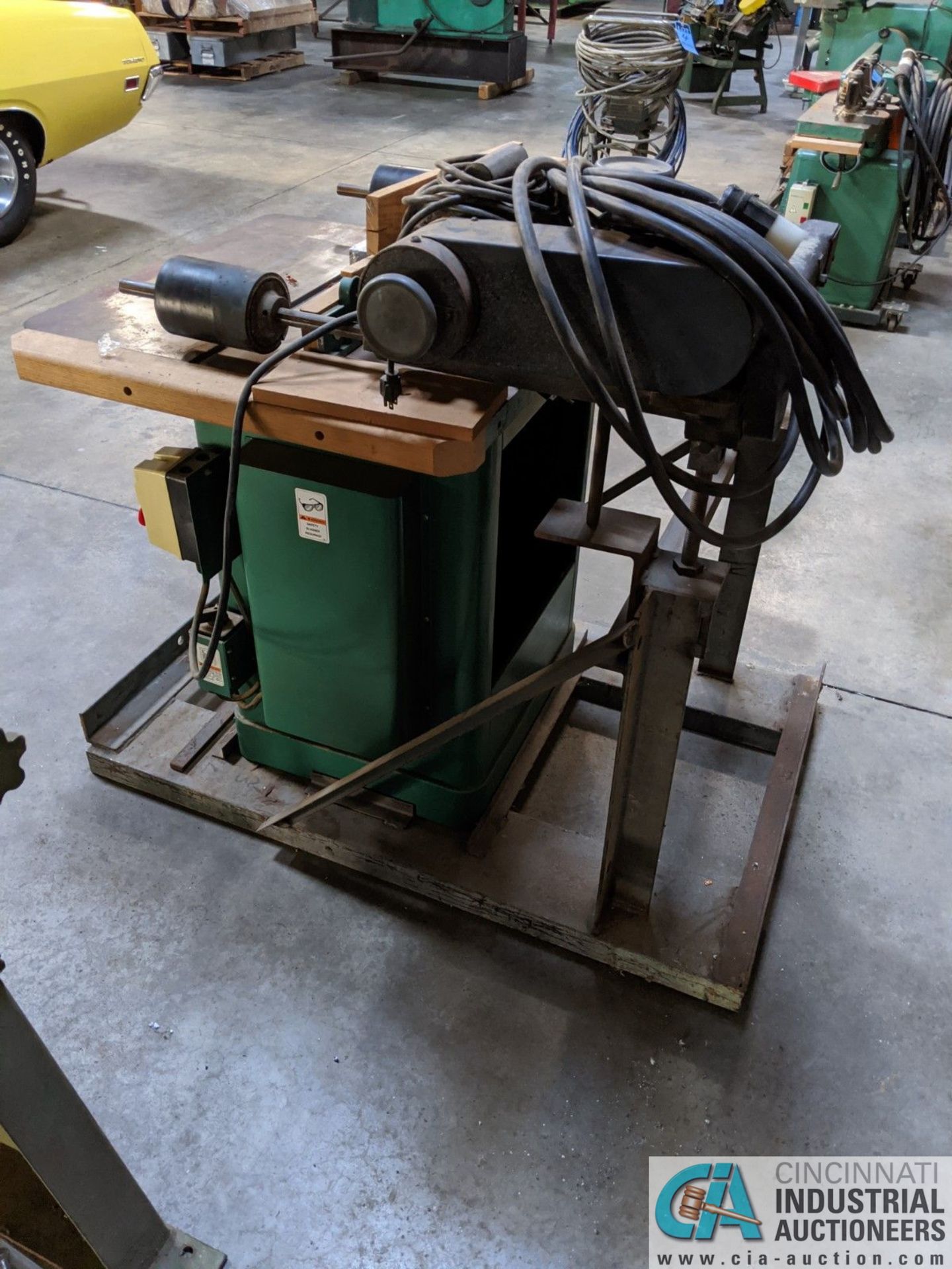 3-HP GRIZZLY MODEL G1026 SHAPER; S/N 457953, 3" SPINDLE TRAVEL (8635 East Ave., Mentor, OH 44060 - - Image 4 of 8