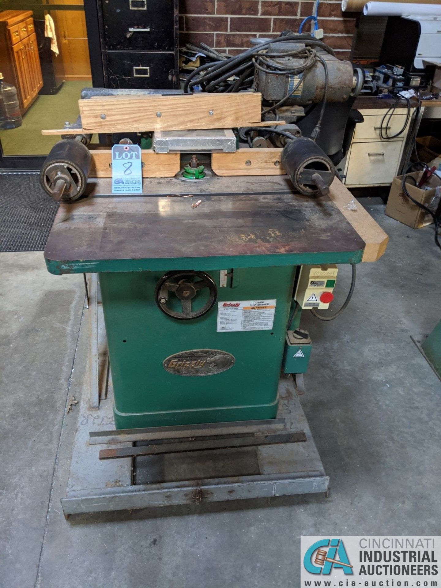 3-HP GRIZZLY MODEL G1026 SHAPER; S/N 457953, 3" SPINDLE TRAVEL (8635 East Ave., Mentor, OH 44060 -