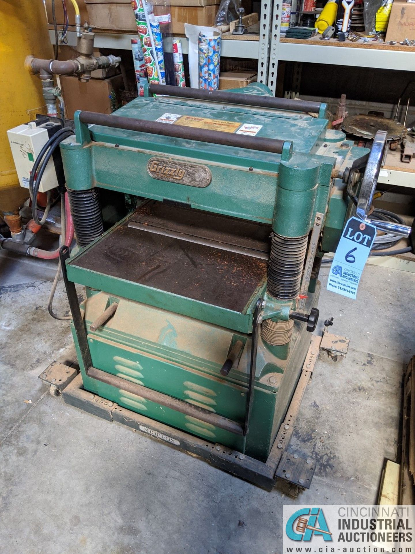 20" GRIZZLY MODEL G1033 PLANER; S/N 636874, 16 - 20 FPM (8635 East Ave., Mentor, OH 44060 - John