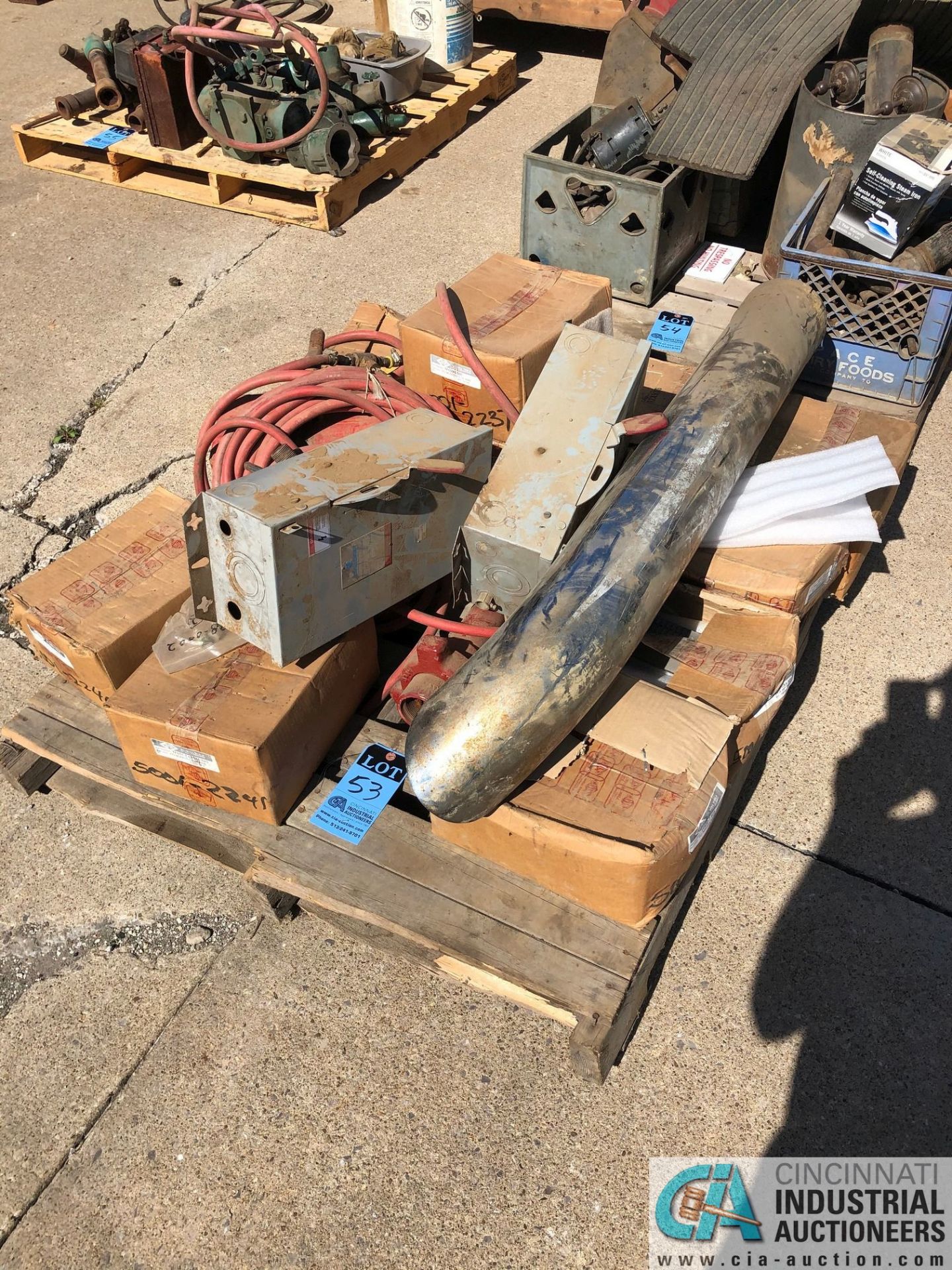 (LOT) SKID OF HARDWARE & ELECTRIC BOXES (8635 East Ave., Mentor, OH 44060 - John Magnasum: 440-667-