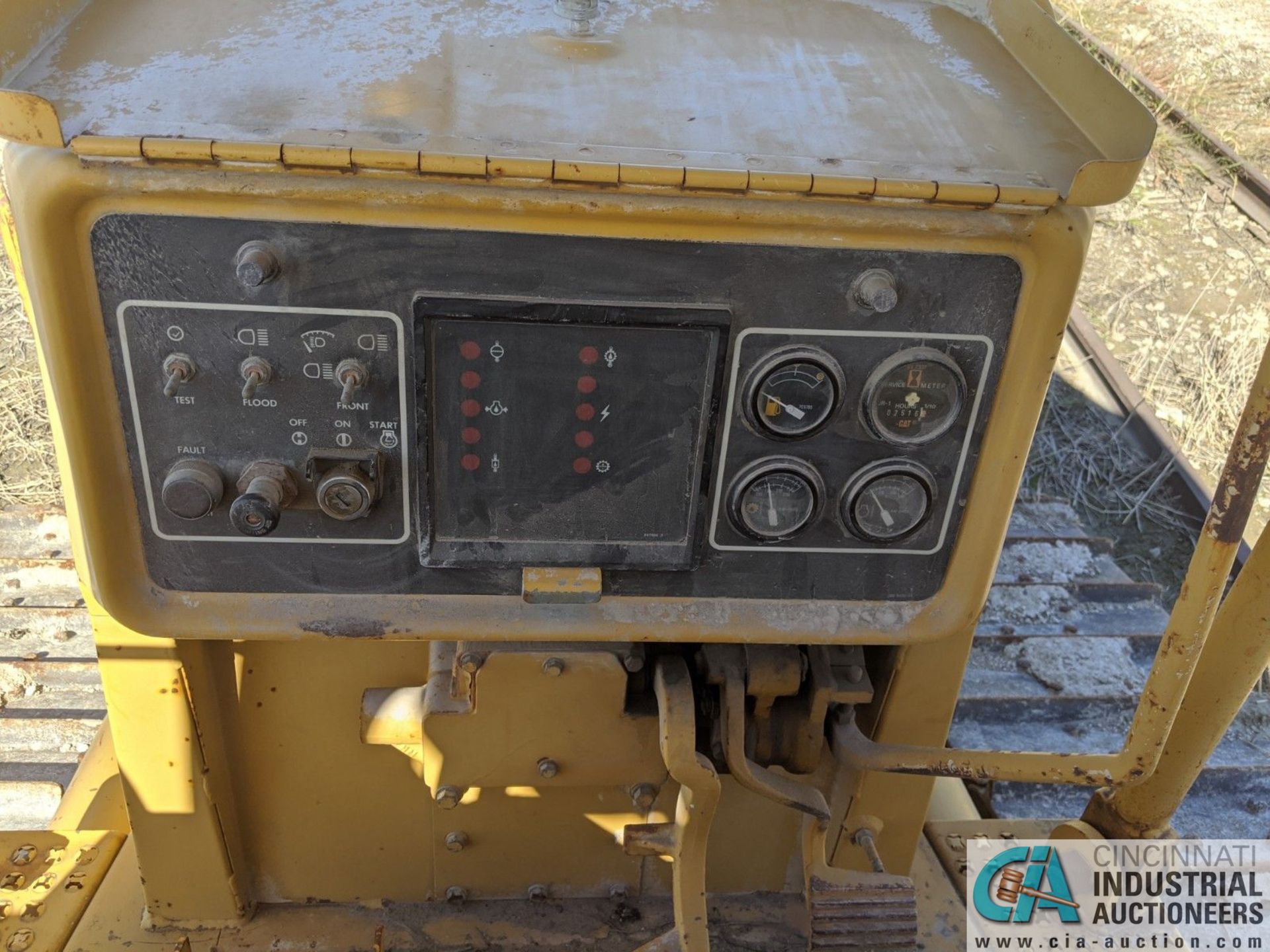 1993 CATERPILLAR MODEL D5H INCLINE TRACK CRAWLER DOZER; S/N 12Z48432, ENGINE NO. 3304, PRODUCT ID - Image 8 of 13