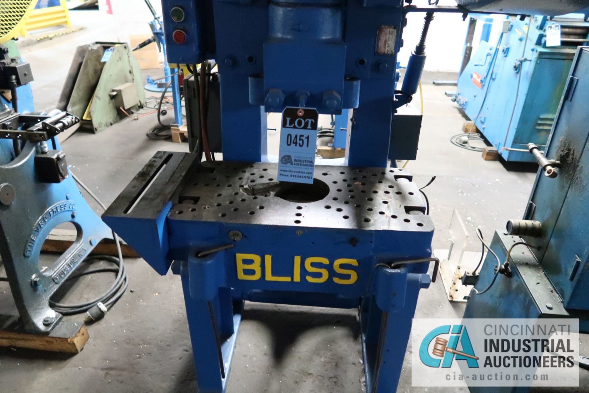 32 TON BLISS NO. 20-B OBI PRESS; S/N HP35266, 2-1/2" SLIDE ADJUSTMENT, 3" STROKE, 10" SHUT HEIGHT ON - Image 4 of 8