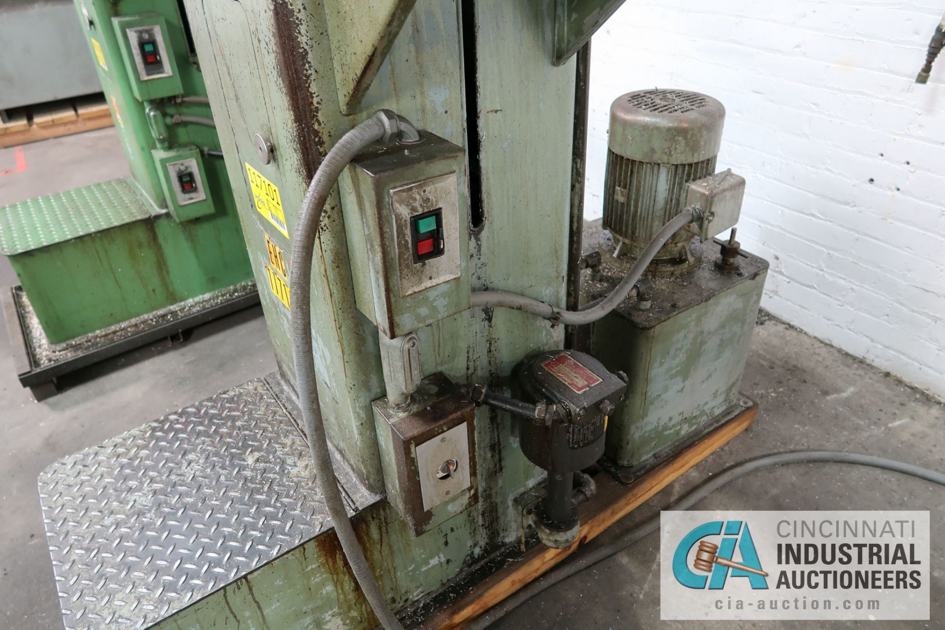 PIONEER MODEL VT-315A BROACHING MACHINE; S/N A-1576 **LOADING FEE DUE THE "ERRA" GRG TRUCKING, $ - Image 5 of 5