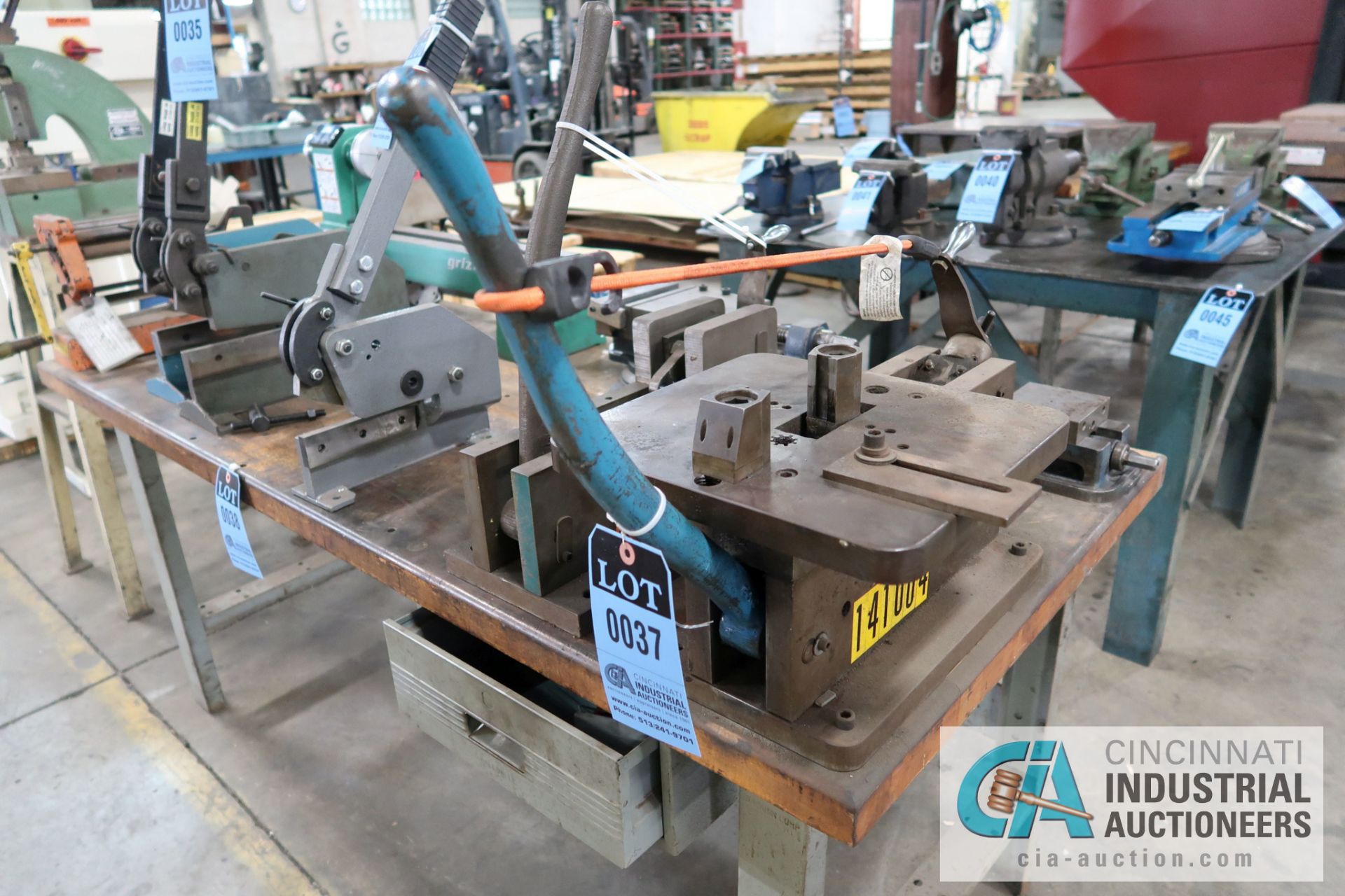 MANUFACTURER UNKNOWN BENCH MOUNT MULTI-PURPOSE HAND BENDER