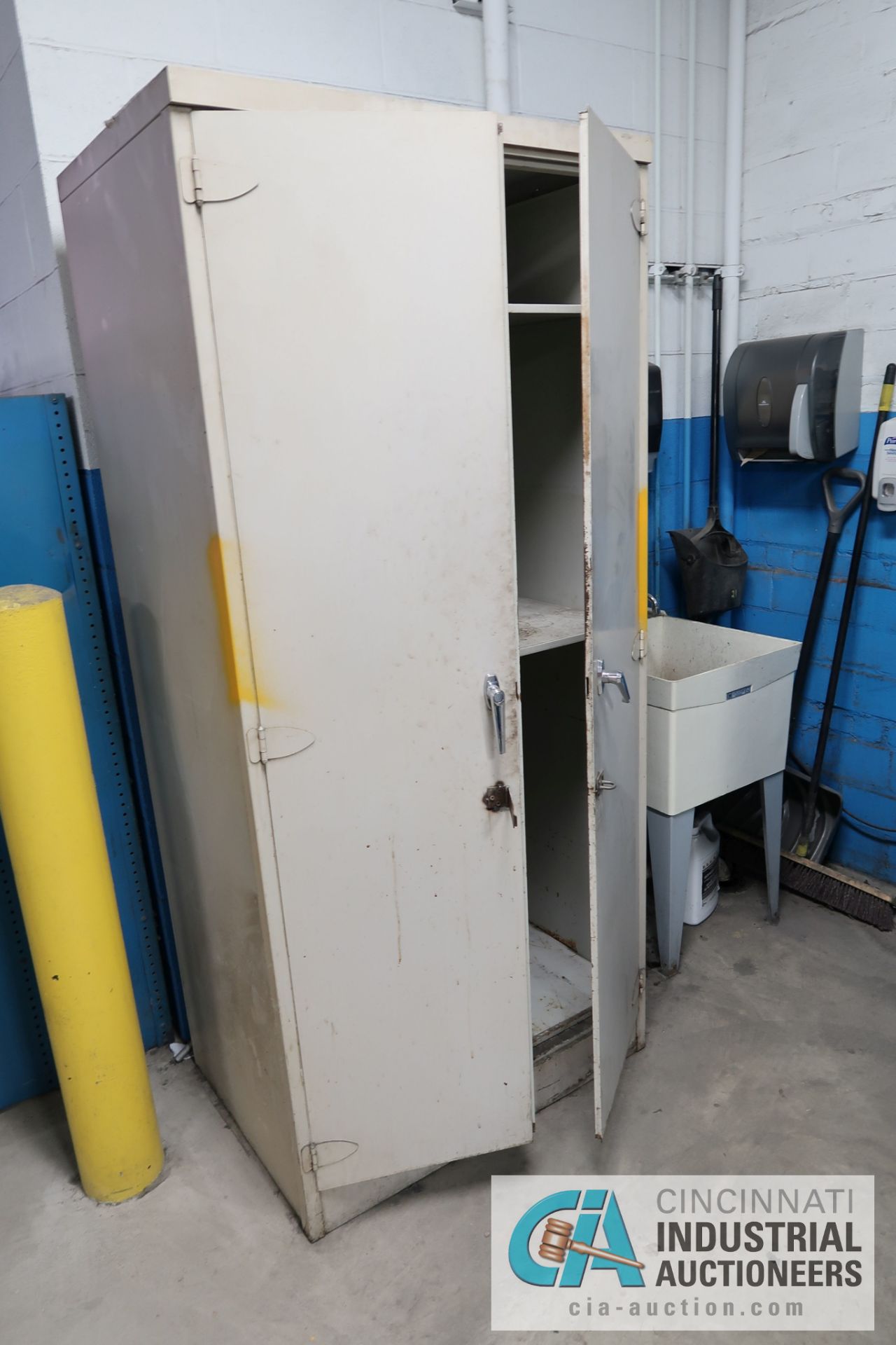 MISCELLANEOUS TWO-DOOR STORAGE CABINETS - Image 3 of 3