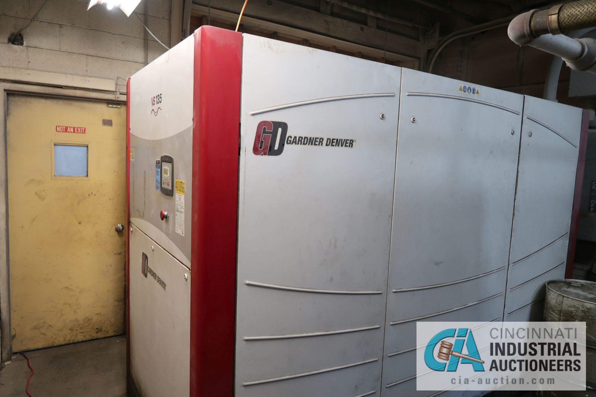 150 HP GARDNER-DENVER MODEL VS-135-170A CABINET TYPE AIR COMPRESSOR; S/N S2291128, 64,636 HOURS - Image 2 of 3