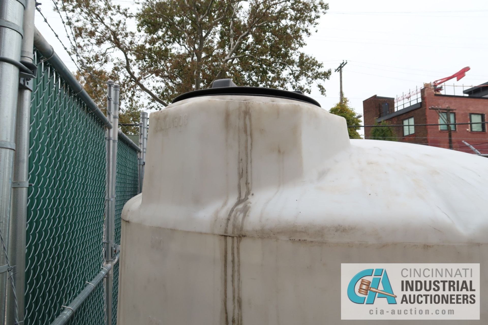 1,000 GALLON (APPROX.) VERTICAL POLY TANK - Image 3 of 3