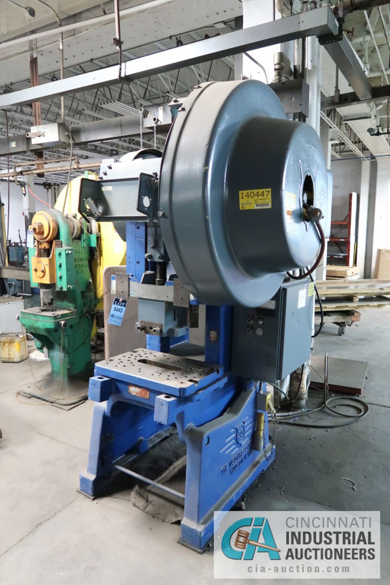 35 TON V&O NO. 35 OBI PRESS; S/N 35ST-396, 1-1/4" STROKE, 3" MAX SLIDE ADJUSTMENT, 26-1/2" L-R / - Image 2 of 7