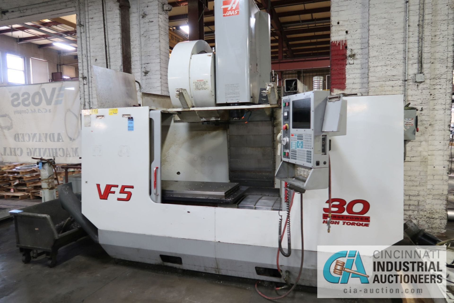 HAAS MODEL VF5/50 CNC VERTICAL MACHINING CENTER; S/N 25662, 23" X 50" TABLE, 50 TAPER SPINDLE, 30- - Image 2 of 17
