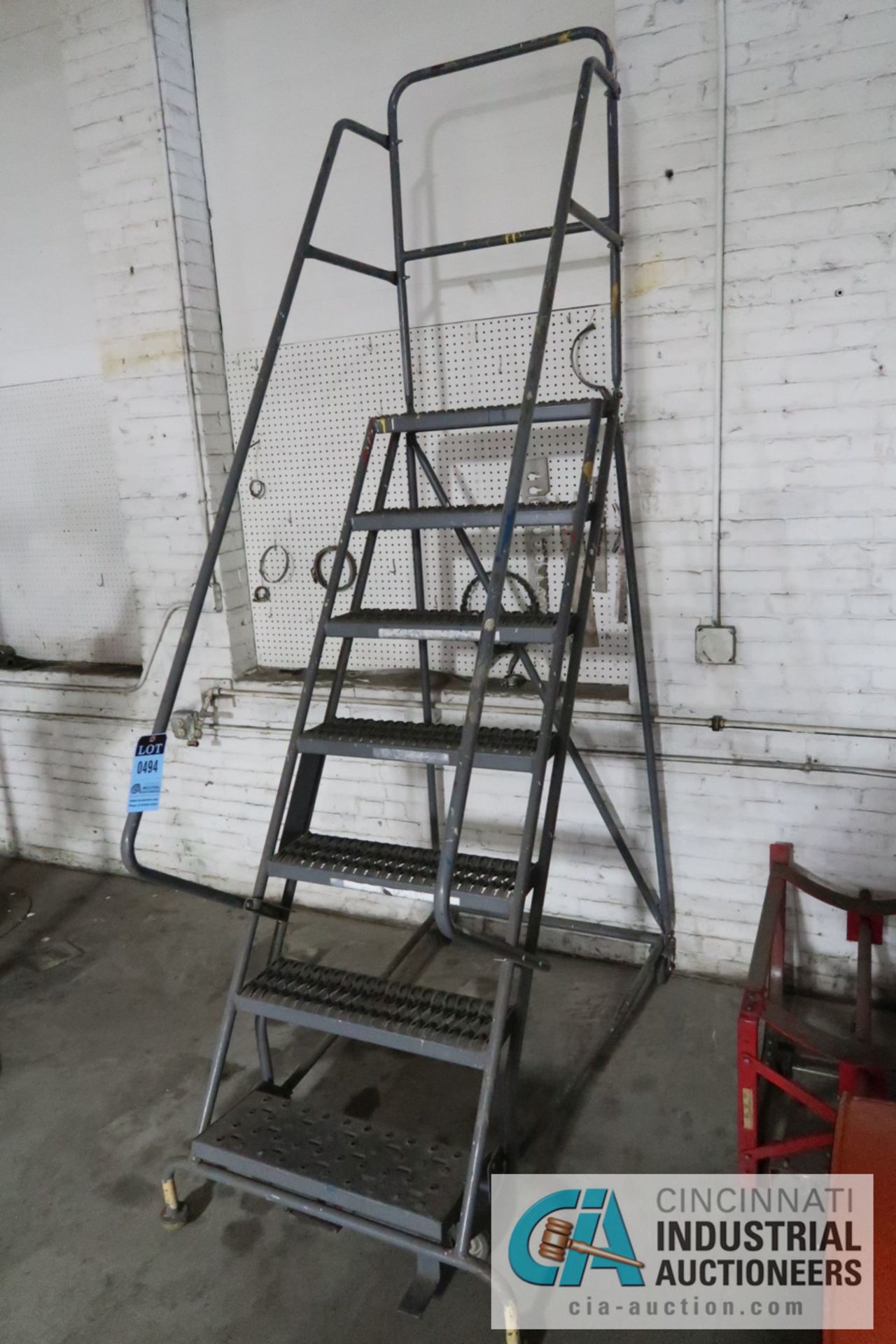 TRI-ARC SEVEN-STEP PORTABLE WAREHOUSE LADDER - Image 2 of 2