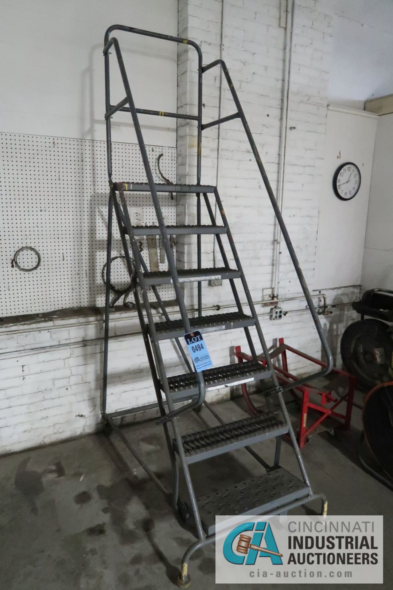 TRI-ARC SEVEN-STEP PORTABLE WAREHOUSE LADDER