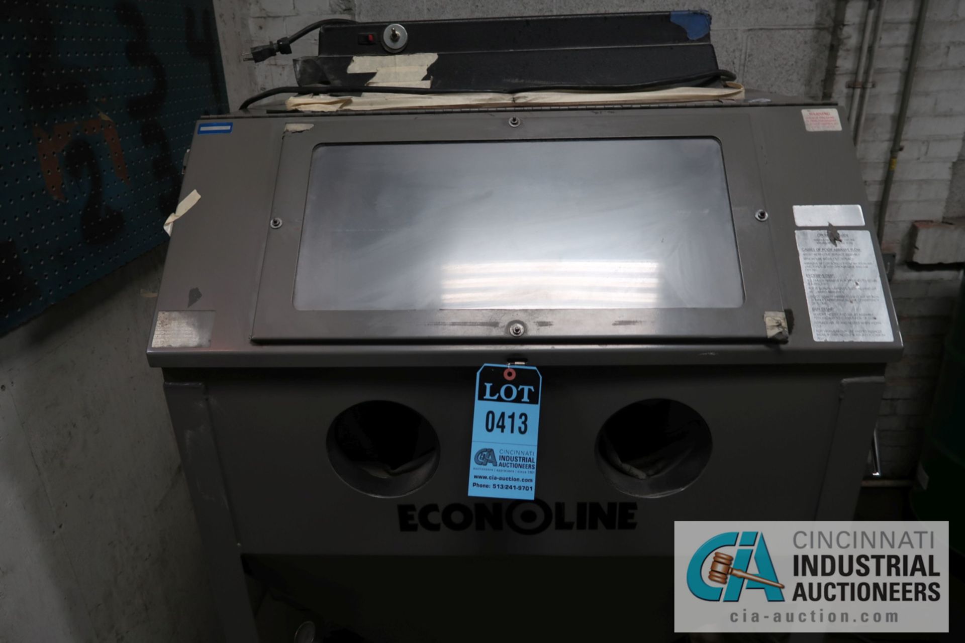 ECONOLINE DRY BLAST CABINET; S/N N/A, WITH DUST COLLECTOR **LOADING FEE DUE THE "ERRA" GRG TRUCKING, - Image 4 of 6