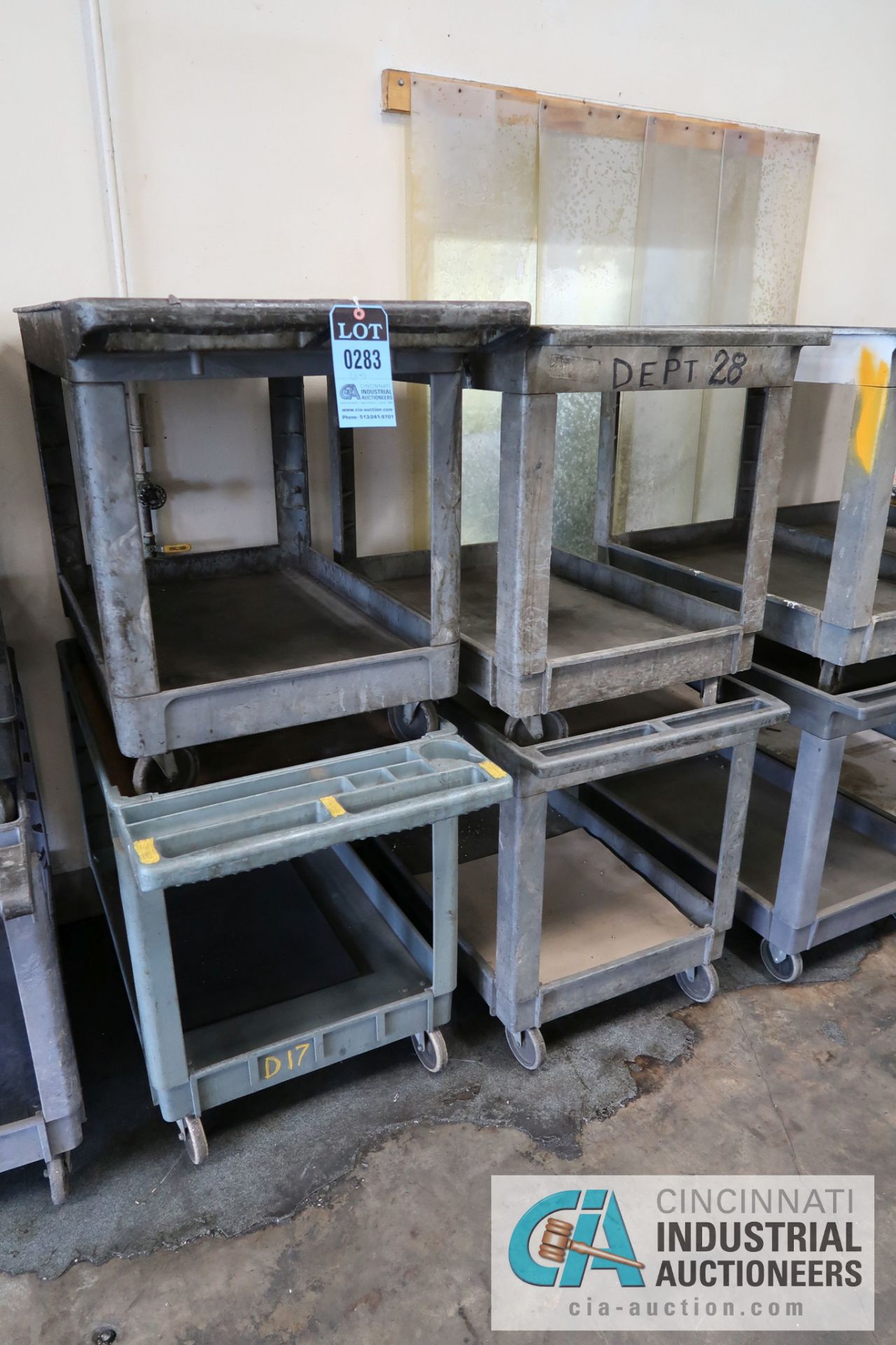 24" X 36" RUBBERMAID SERVICE CARTS